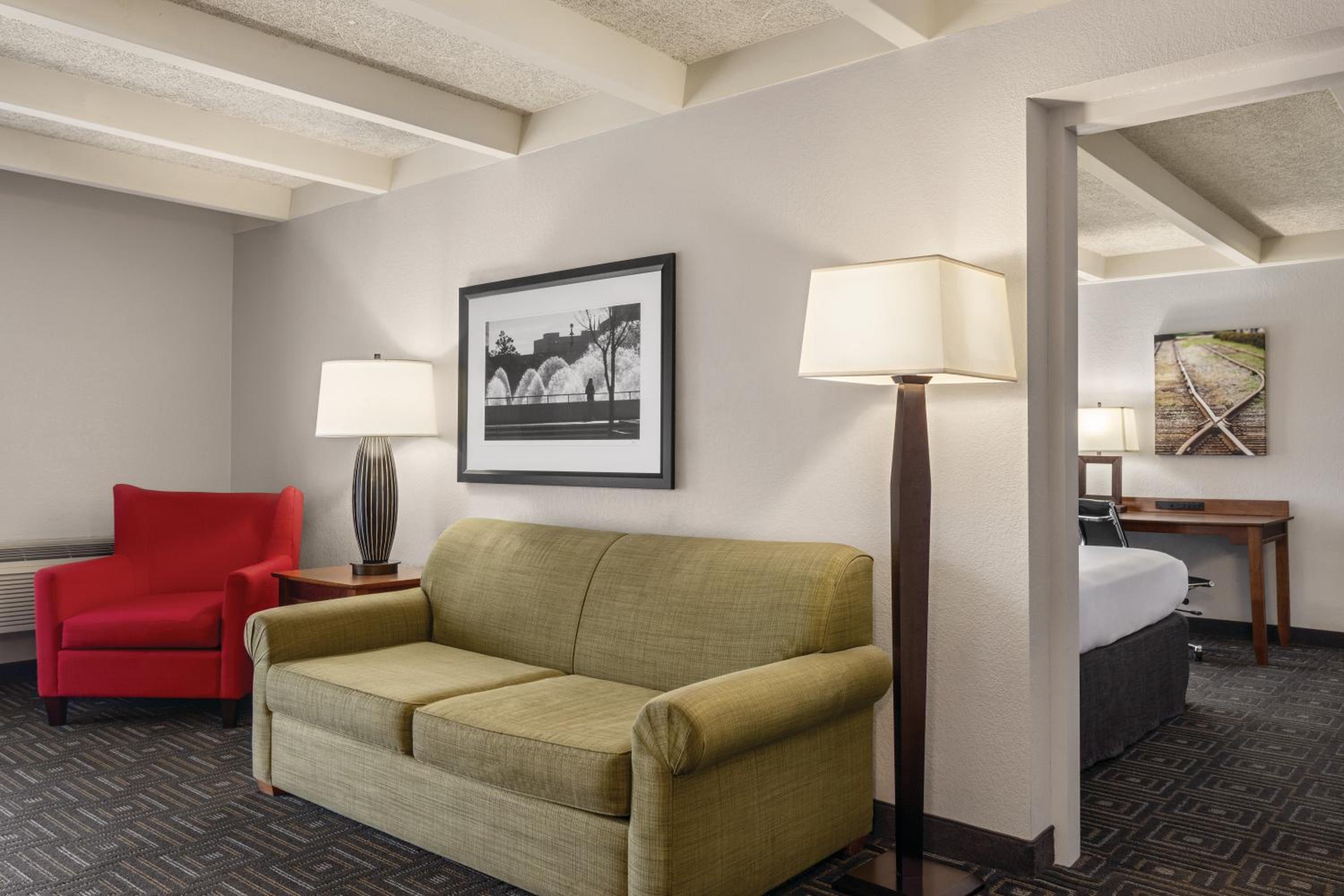 One-Bedroom Queen Suite with Two Queen Beds and Sofa Bed - Non-Smoking photo 1
