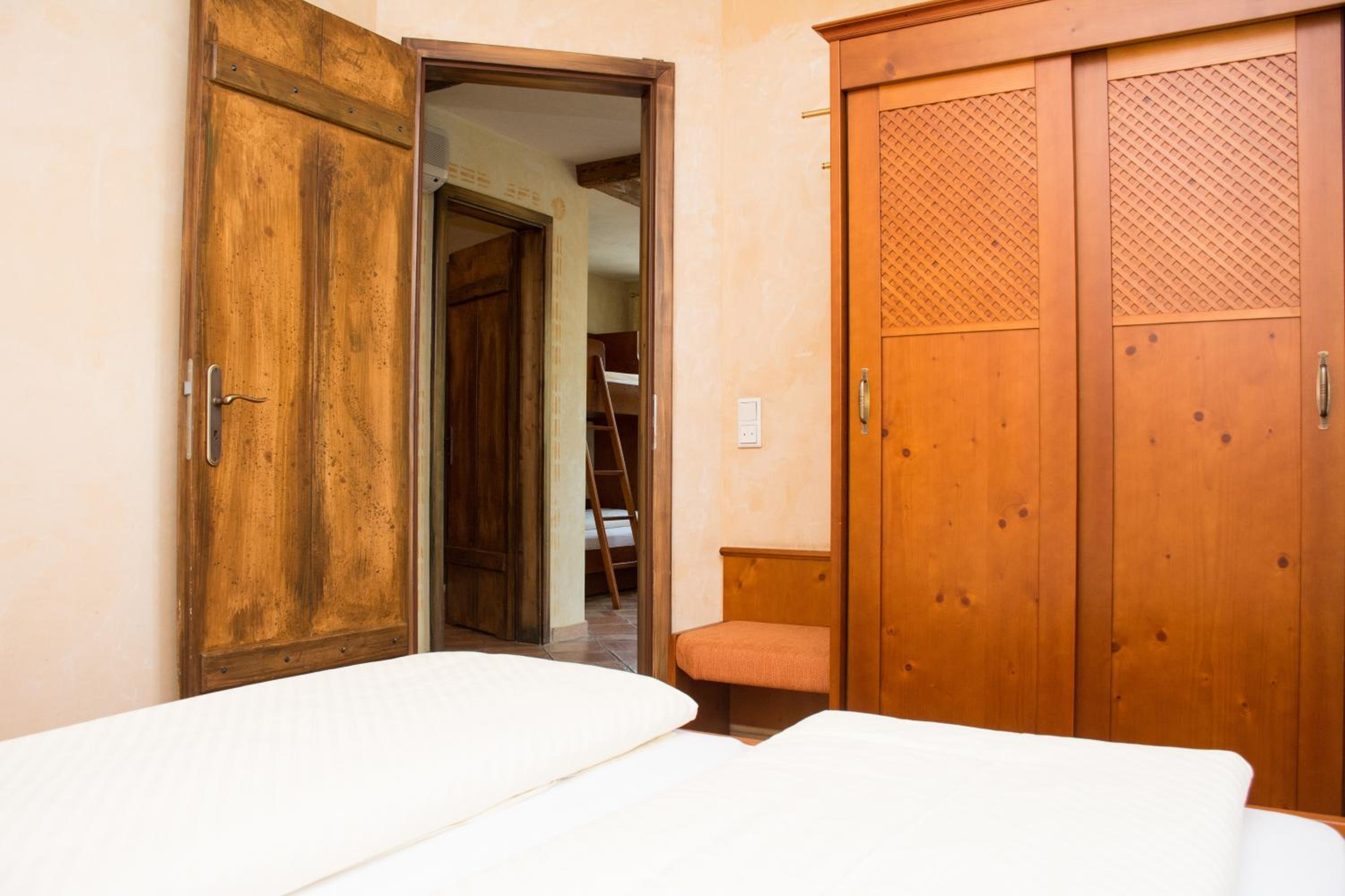 Large Suite photo 2