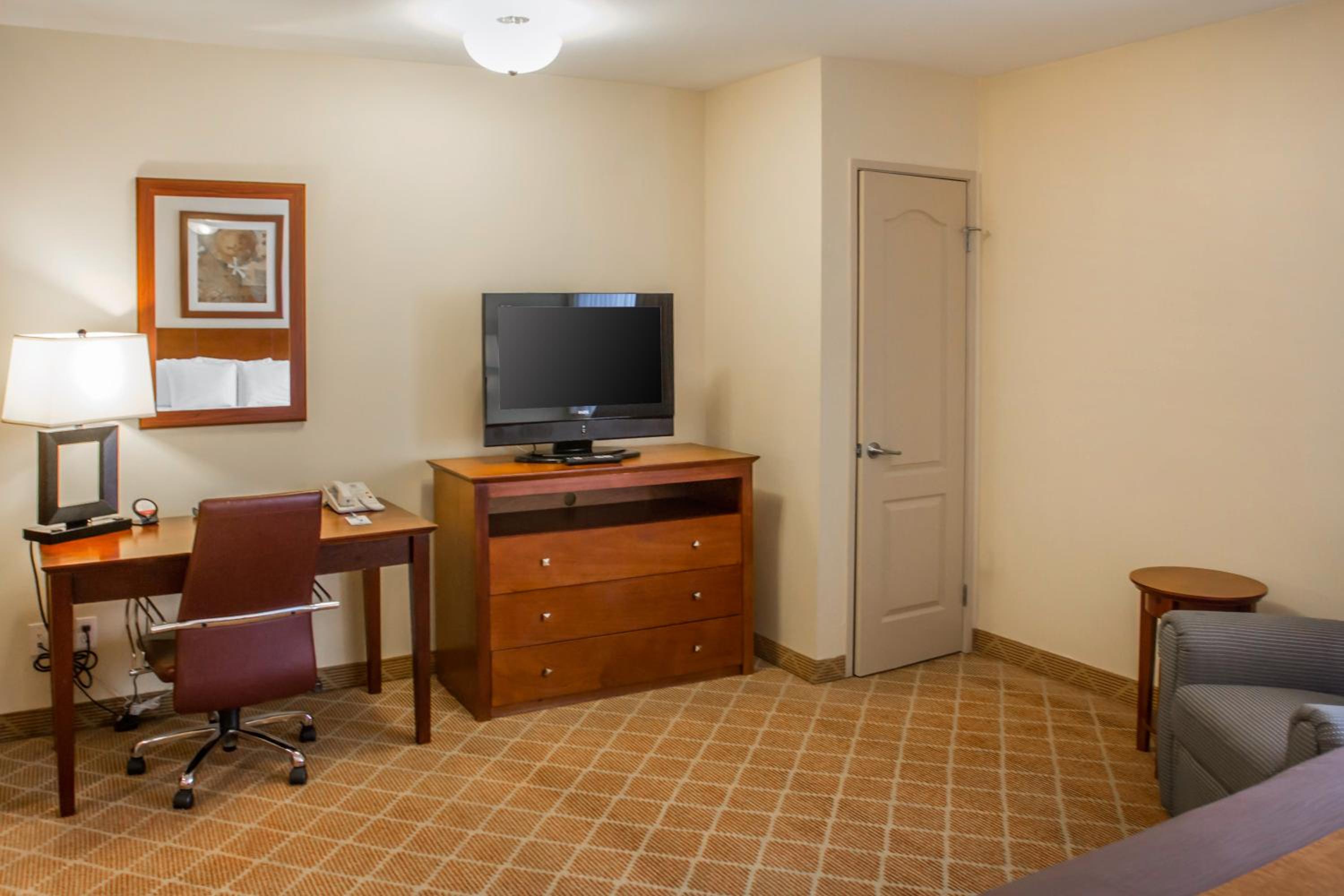Standard Room, 2 Queen Beds, Non Smoking - Photo 2