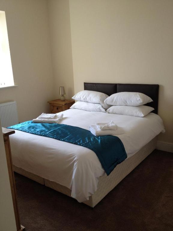 Two-Bedroom Apartment With One Double And Two Single Beds photo 1