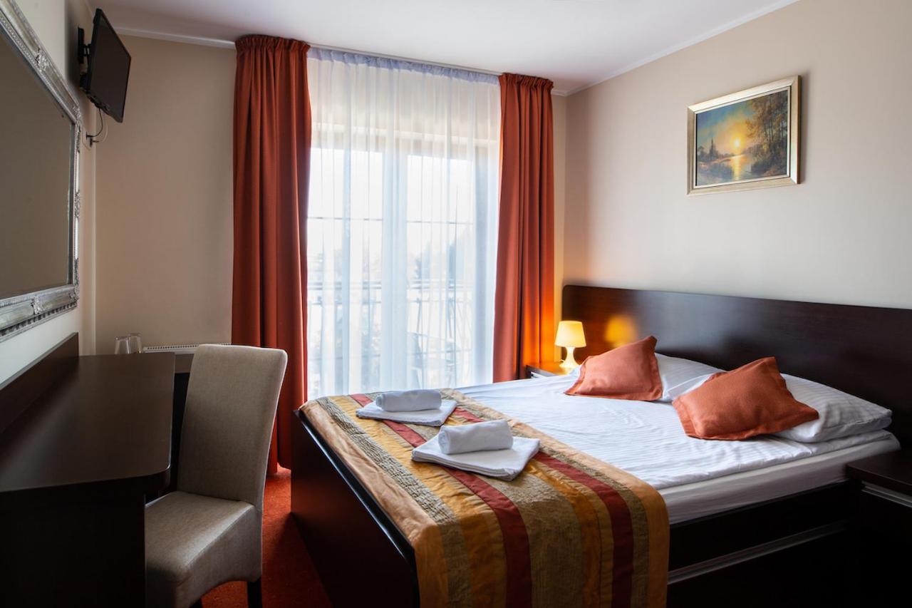 Double or Twin Room with Balcony - Photo 12