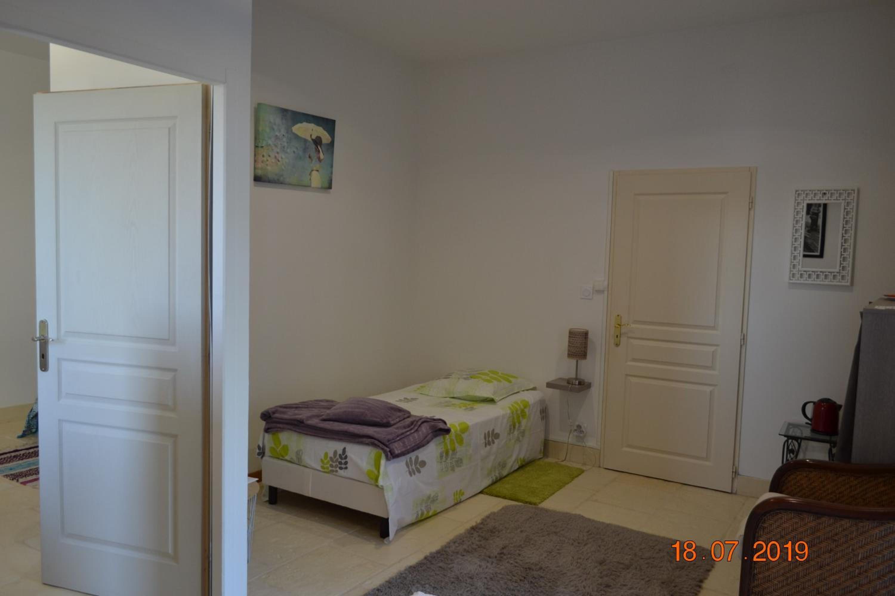 Double Room - Photo 12