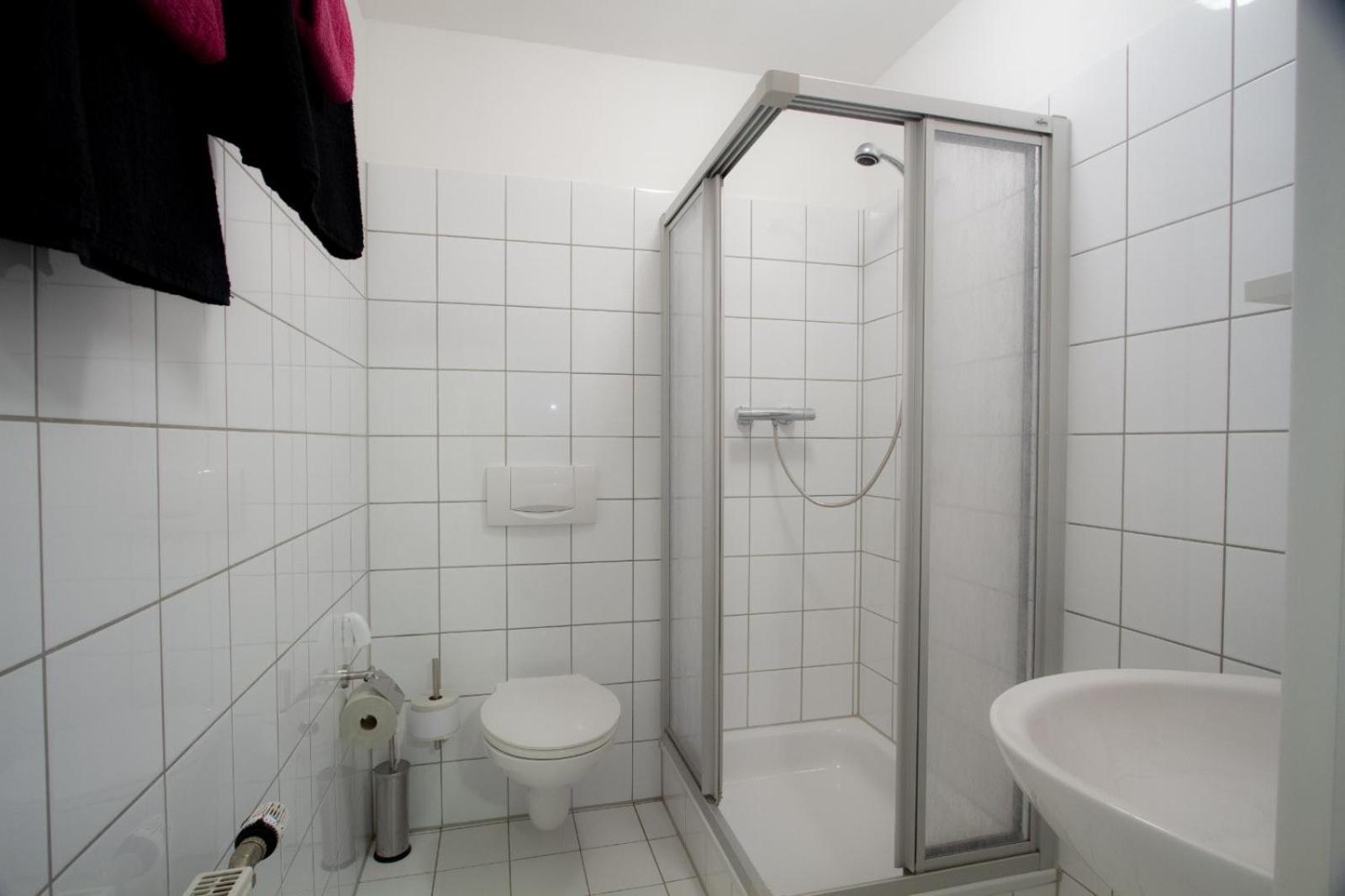 Single Room with Bathroom photo 2