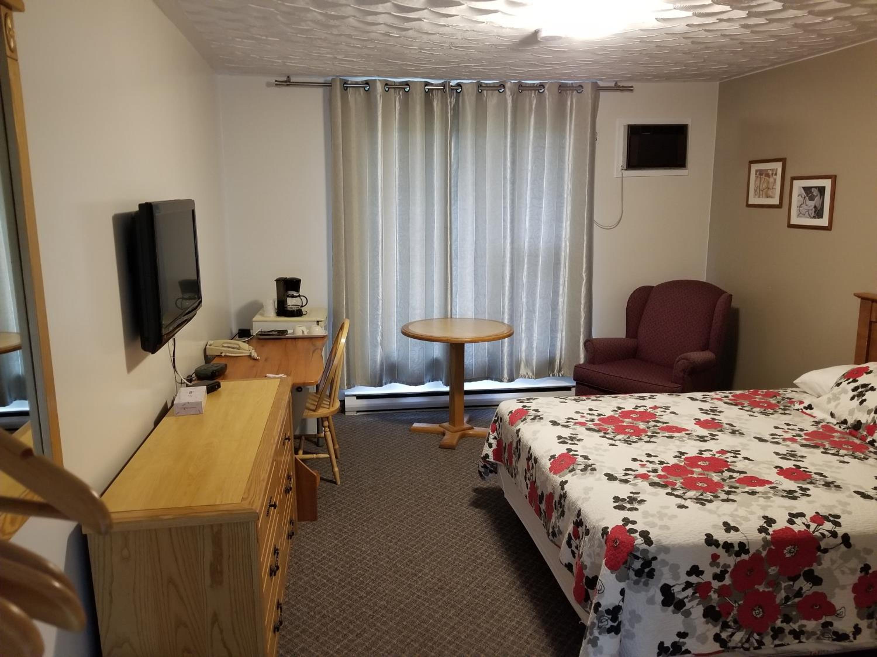 Queen Room photo 1