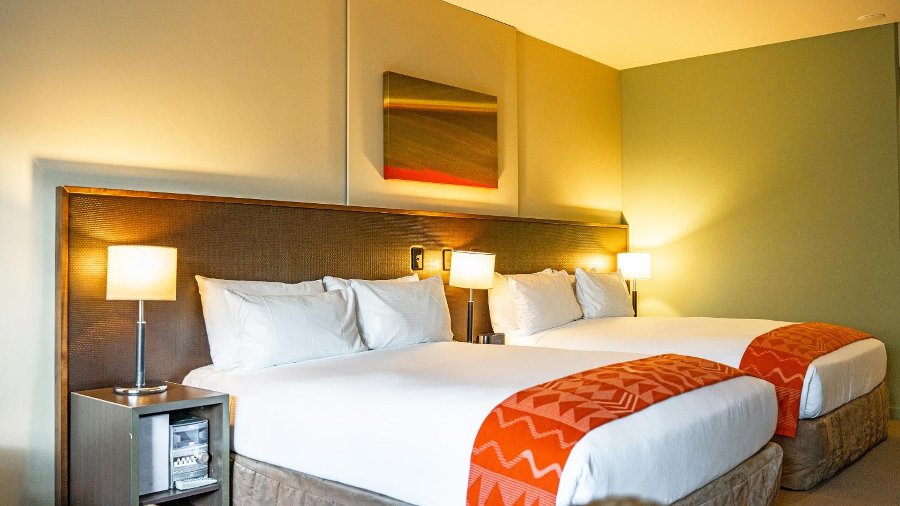 Deluxe Twin Room with Two Queen Beds - Photo 3