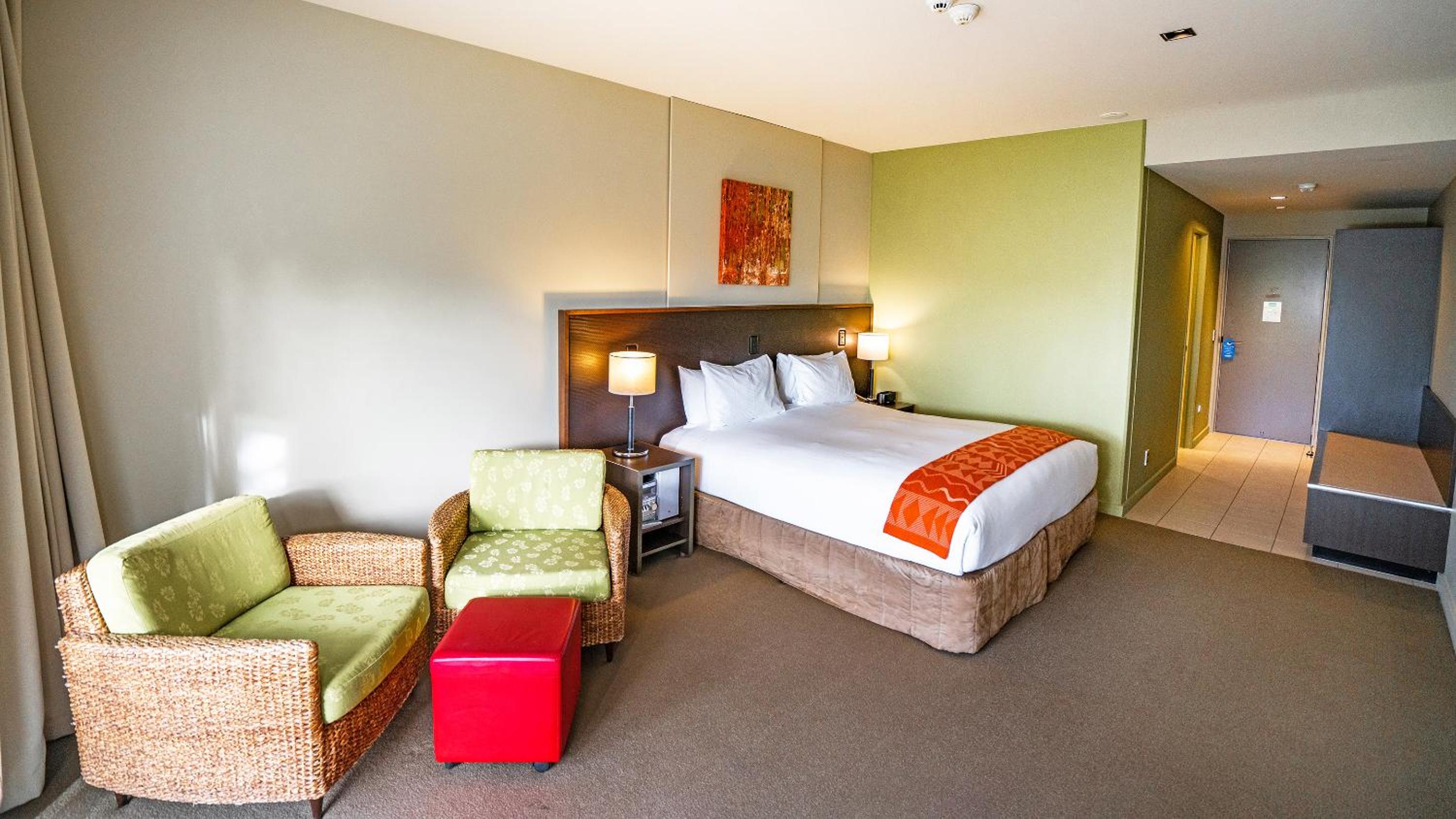 Deluxe King Room - Photo 3