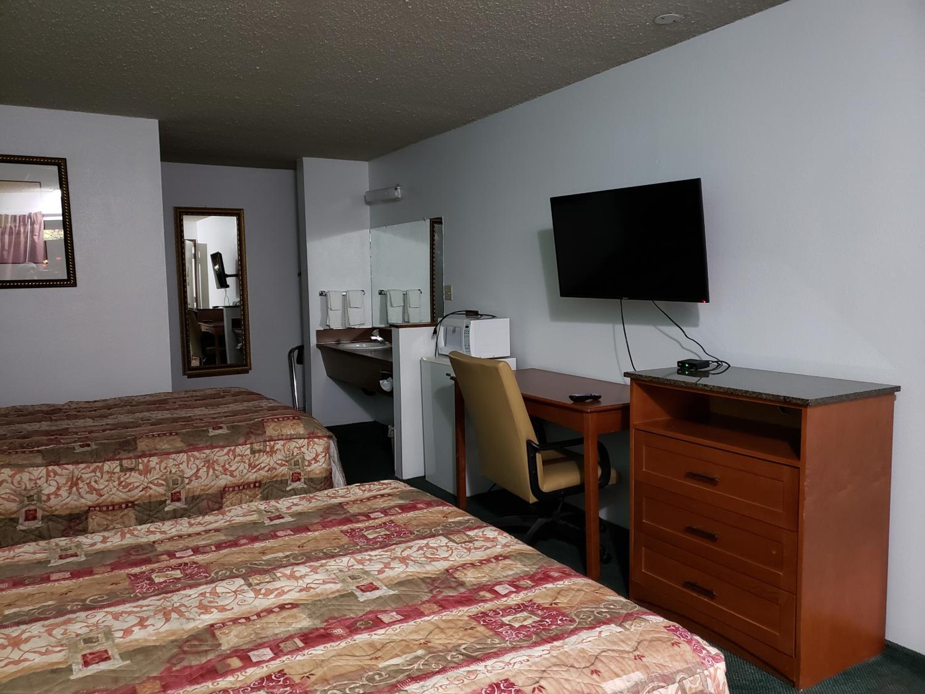 Double Room with 2 Queen Beds - Smoking  photo 1