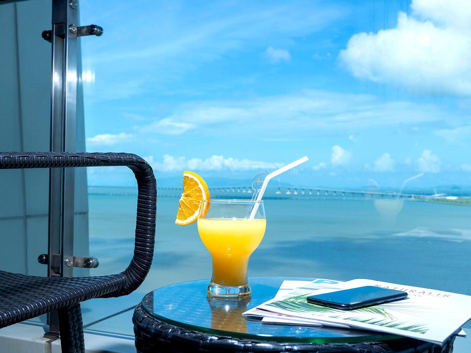 Deluxe King Room-Sea View - Photo 6