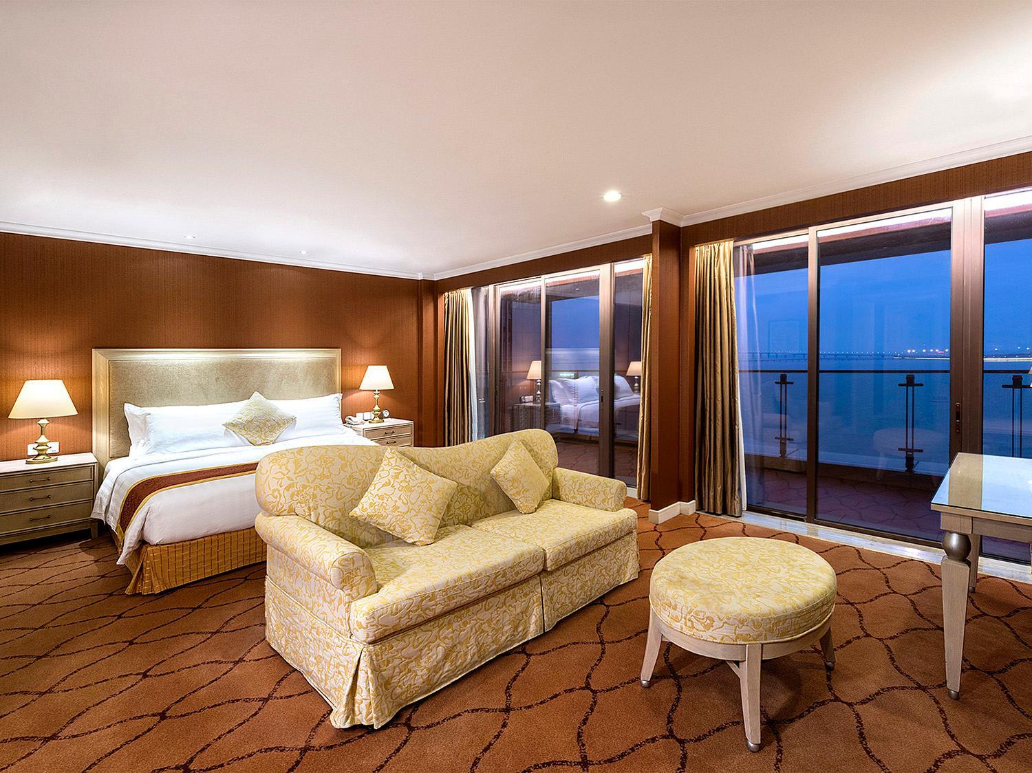 Deluxe King Room-Sea View - Photo 2