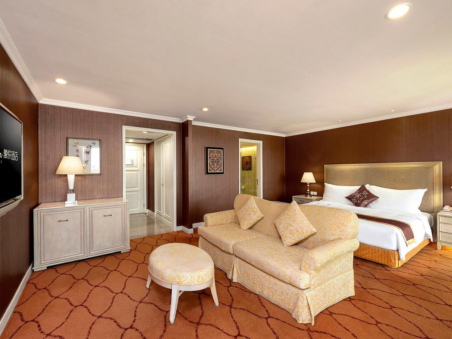 Deluxe King Room-Sea View - Photo 3