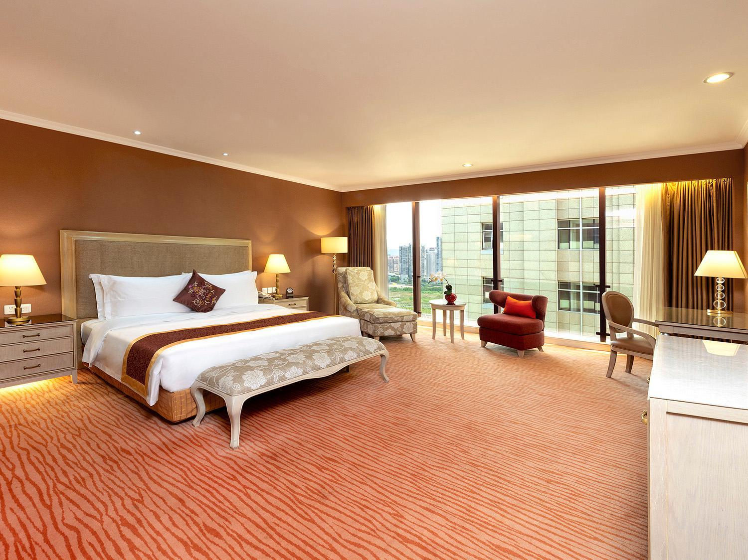 Deluxe King Room photo 1