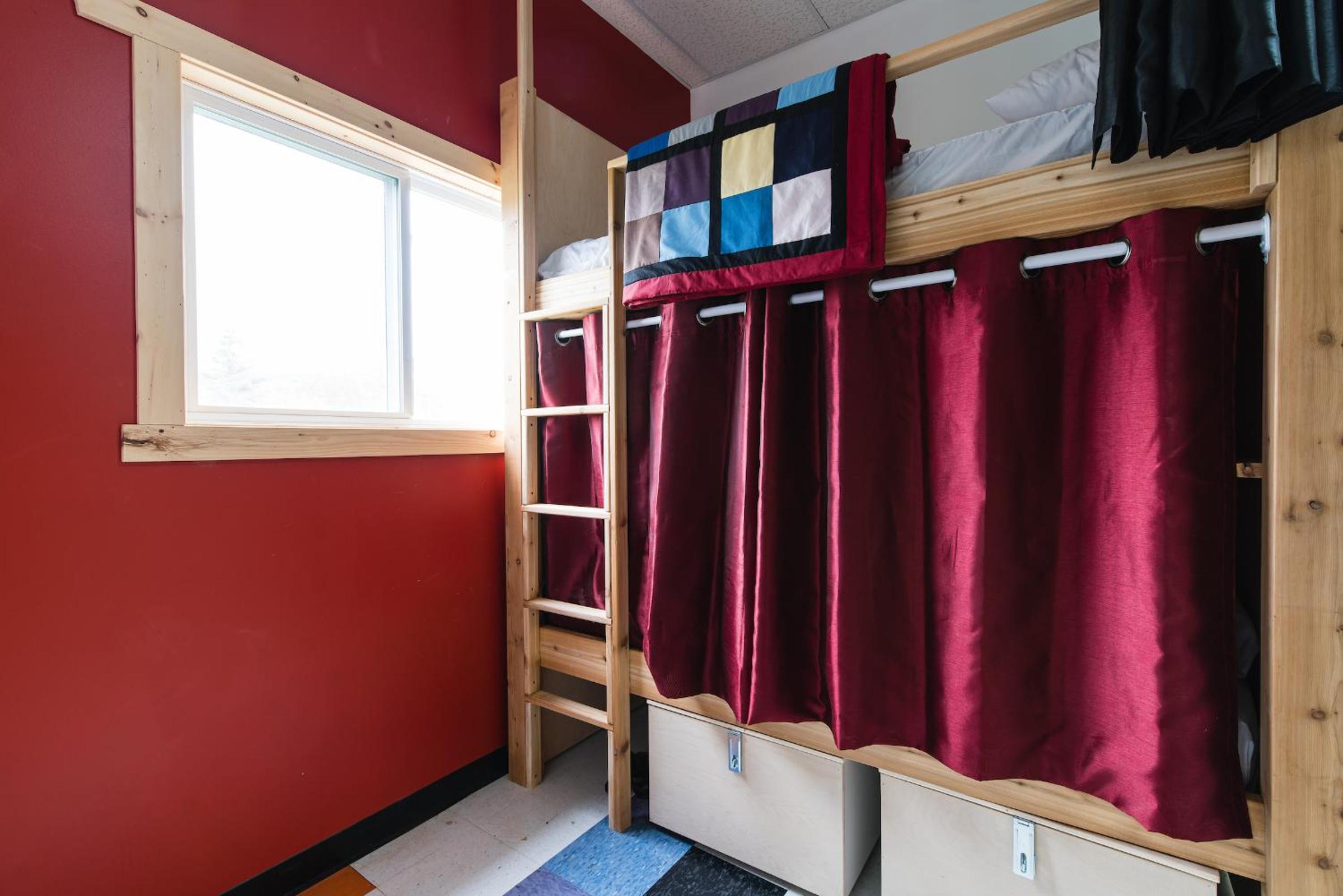Bed in 4-Bed Mixed Dormitory Room photo 3
