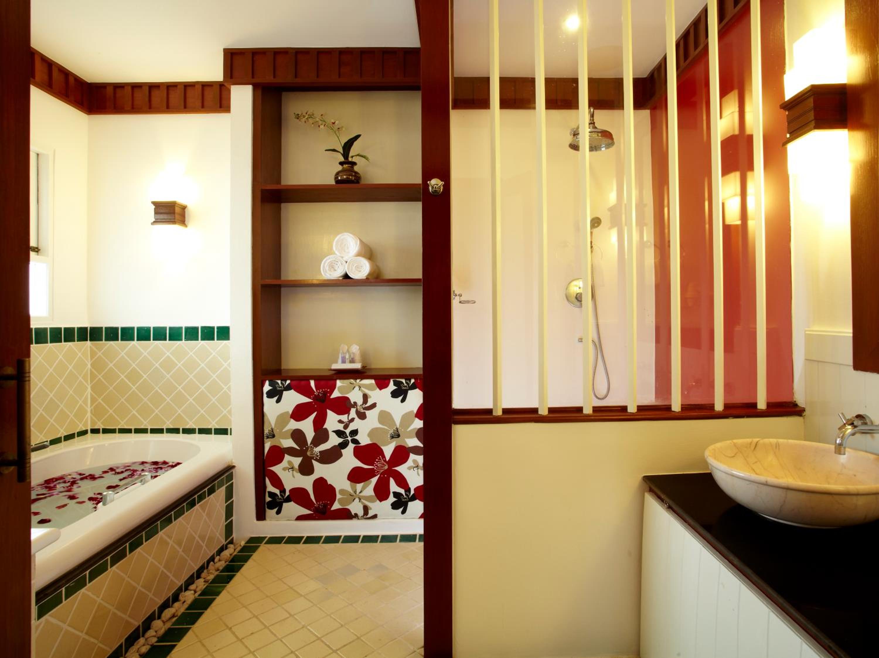 Deluxe Double or Twin Room with Pool Access - Photo 7