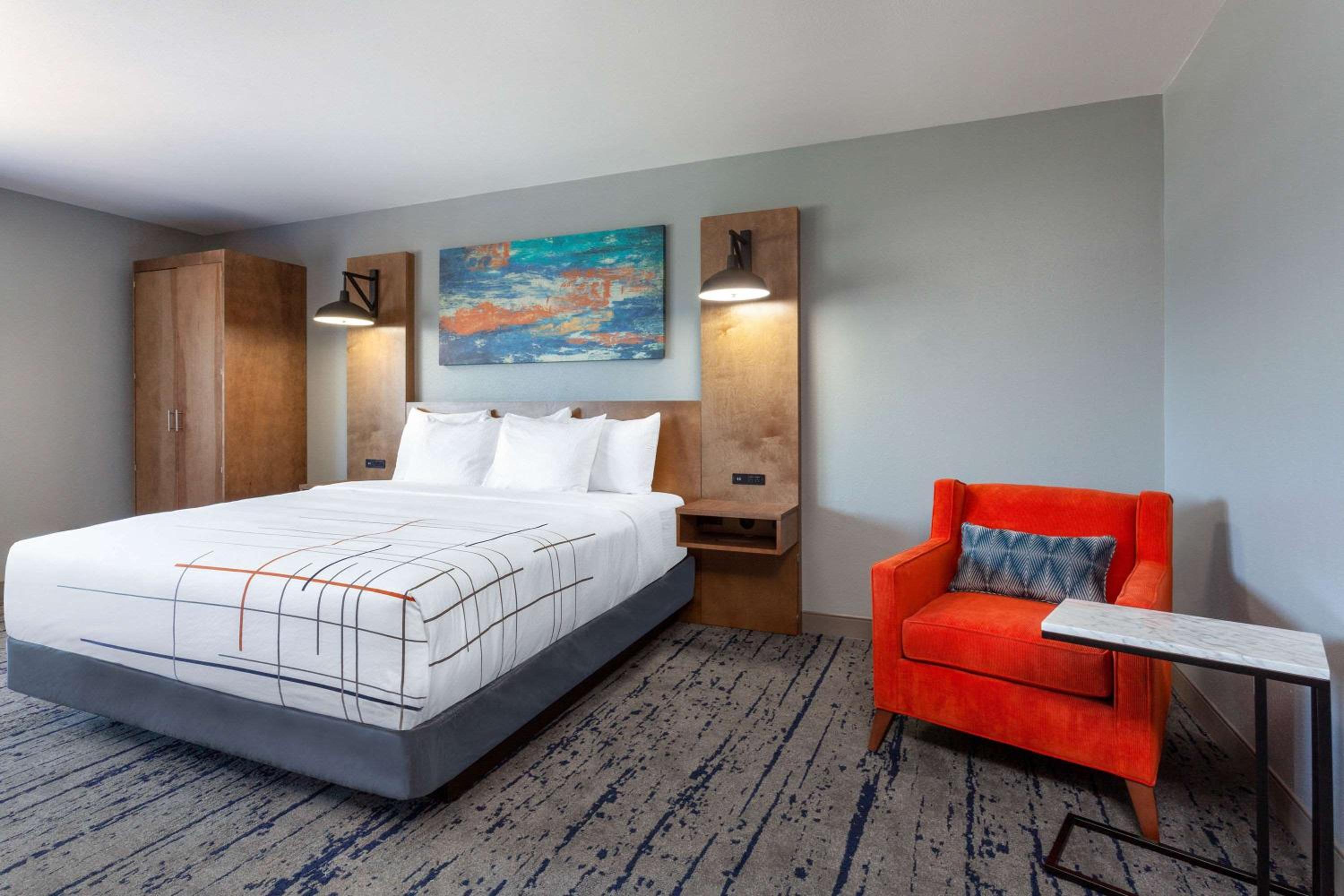 King Suite - Non-Smoking - Photo 1
