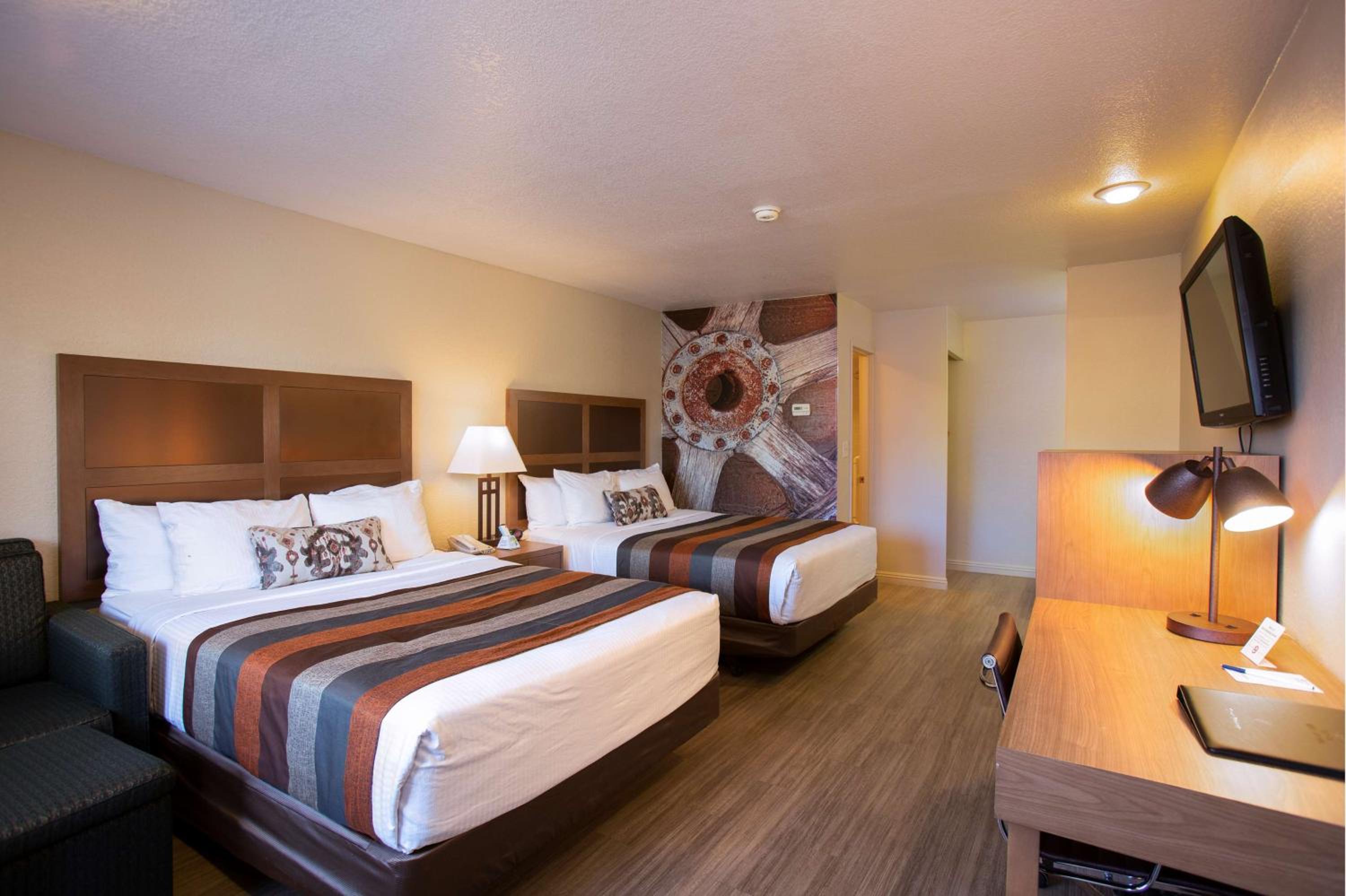 King and Queen Room with Roll-In Shower - Disability Access/Non-Smoking photo 1