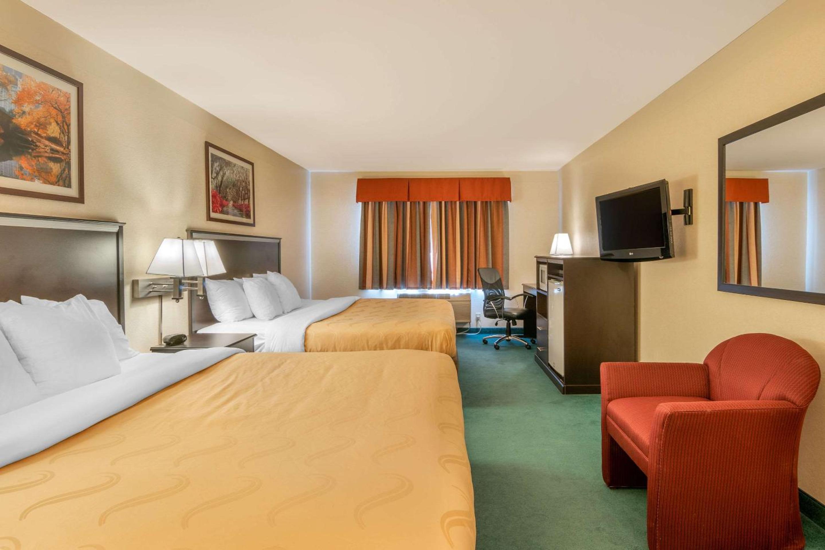 King Room with Two King Beds - Non-Smoking photo 1