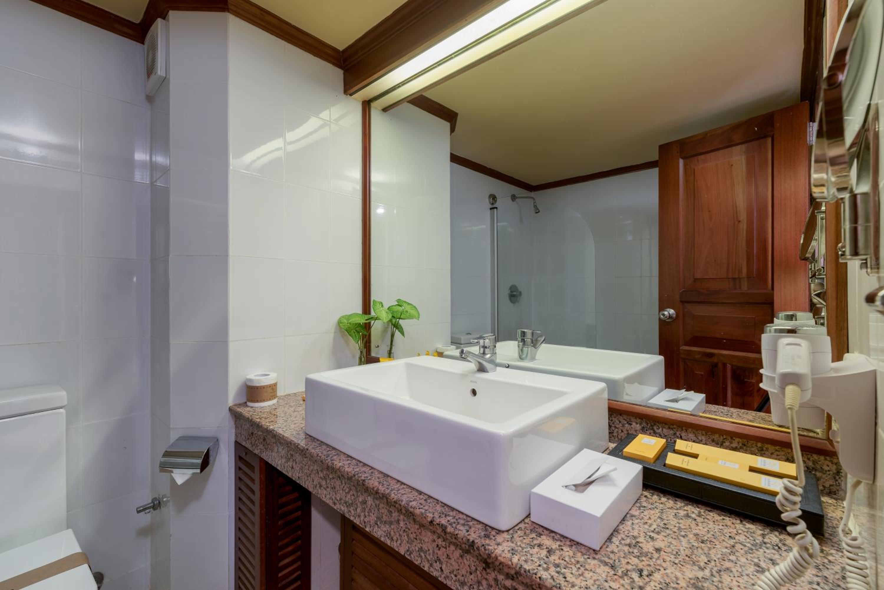 Premium Deluxe Room - Photo 5