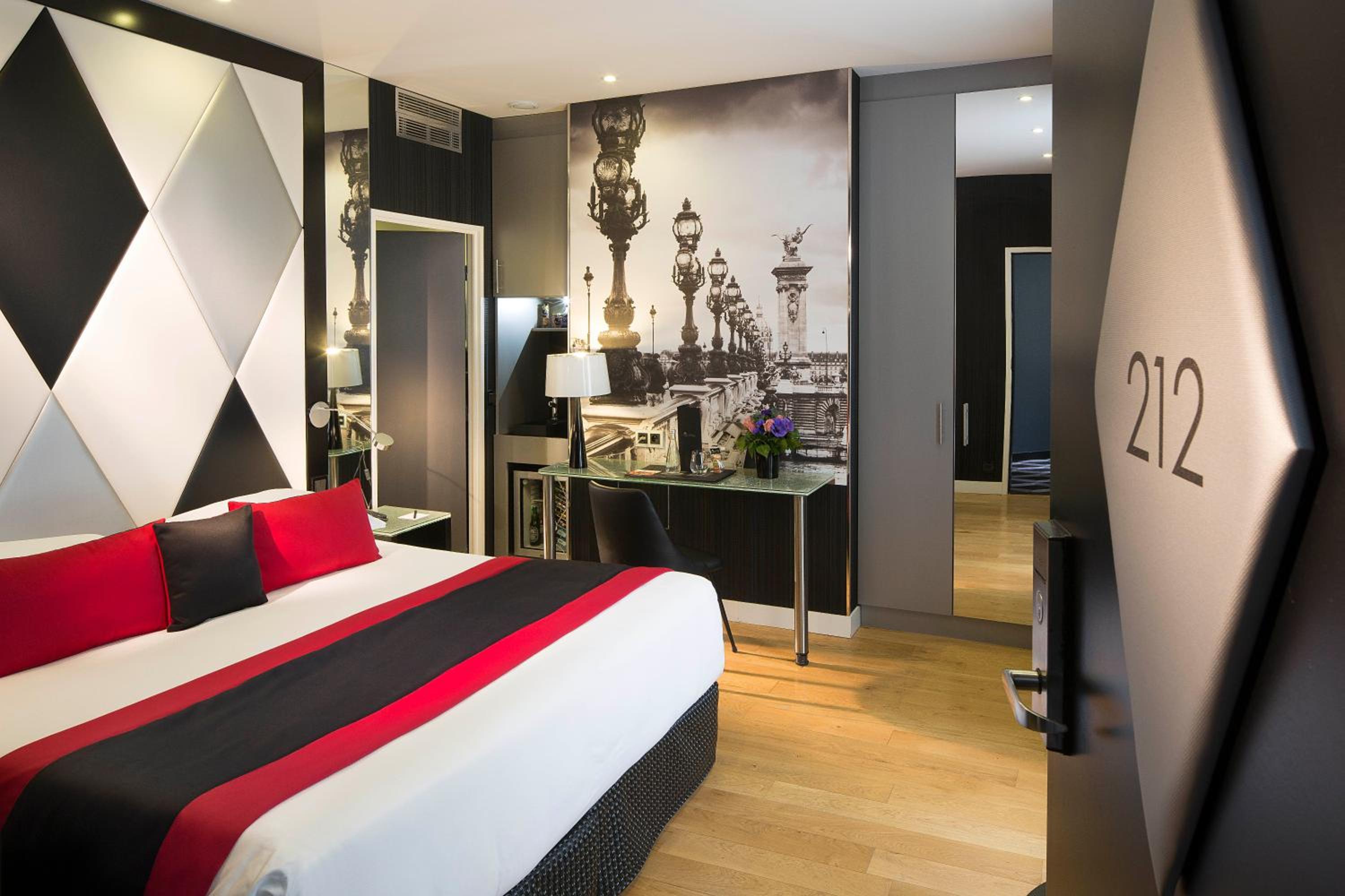 Superior Double or Twin Room thumbnail 5