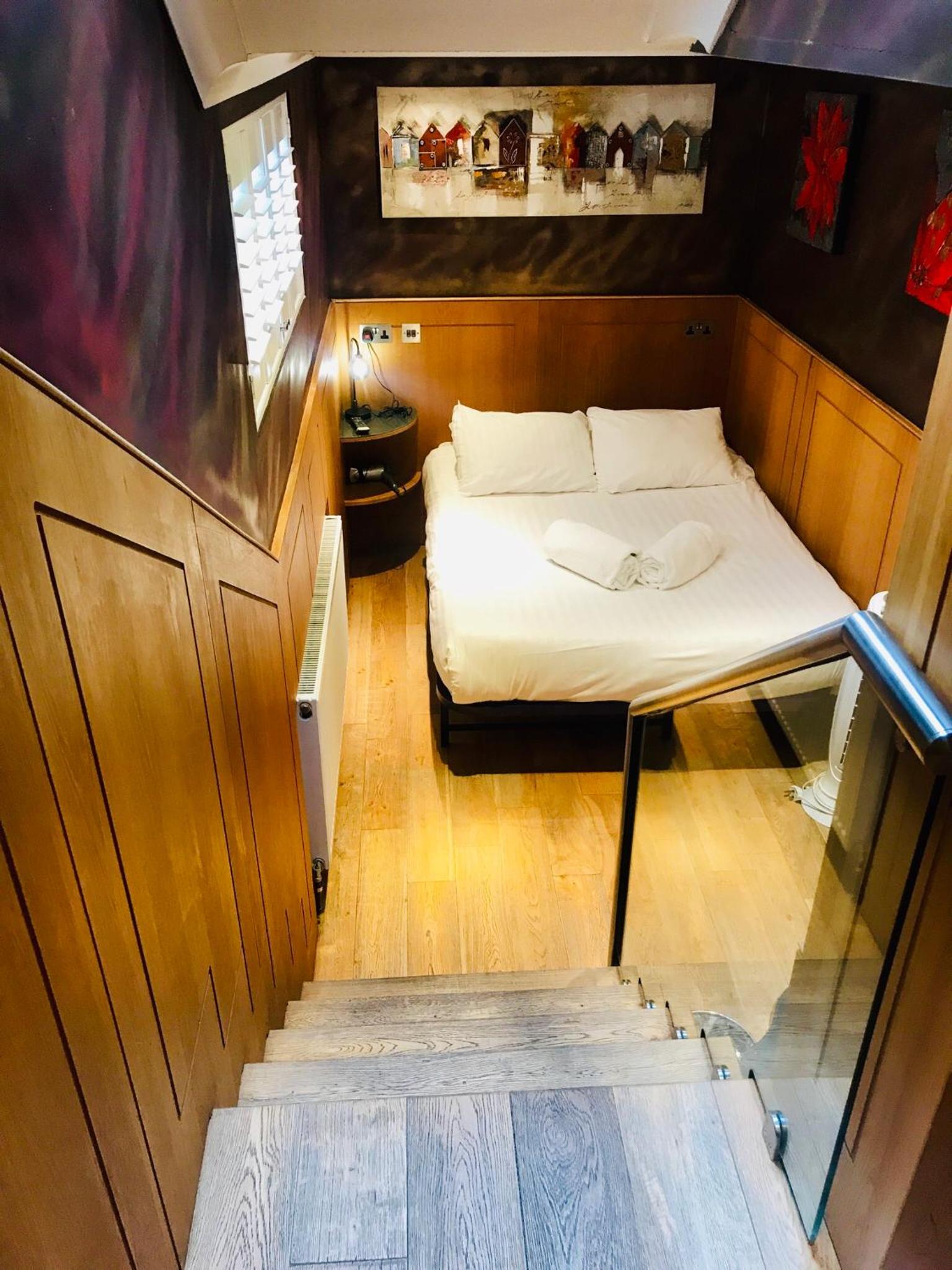 Double Room thumbnail 6