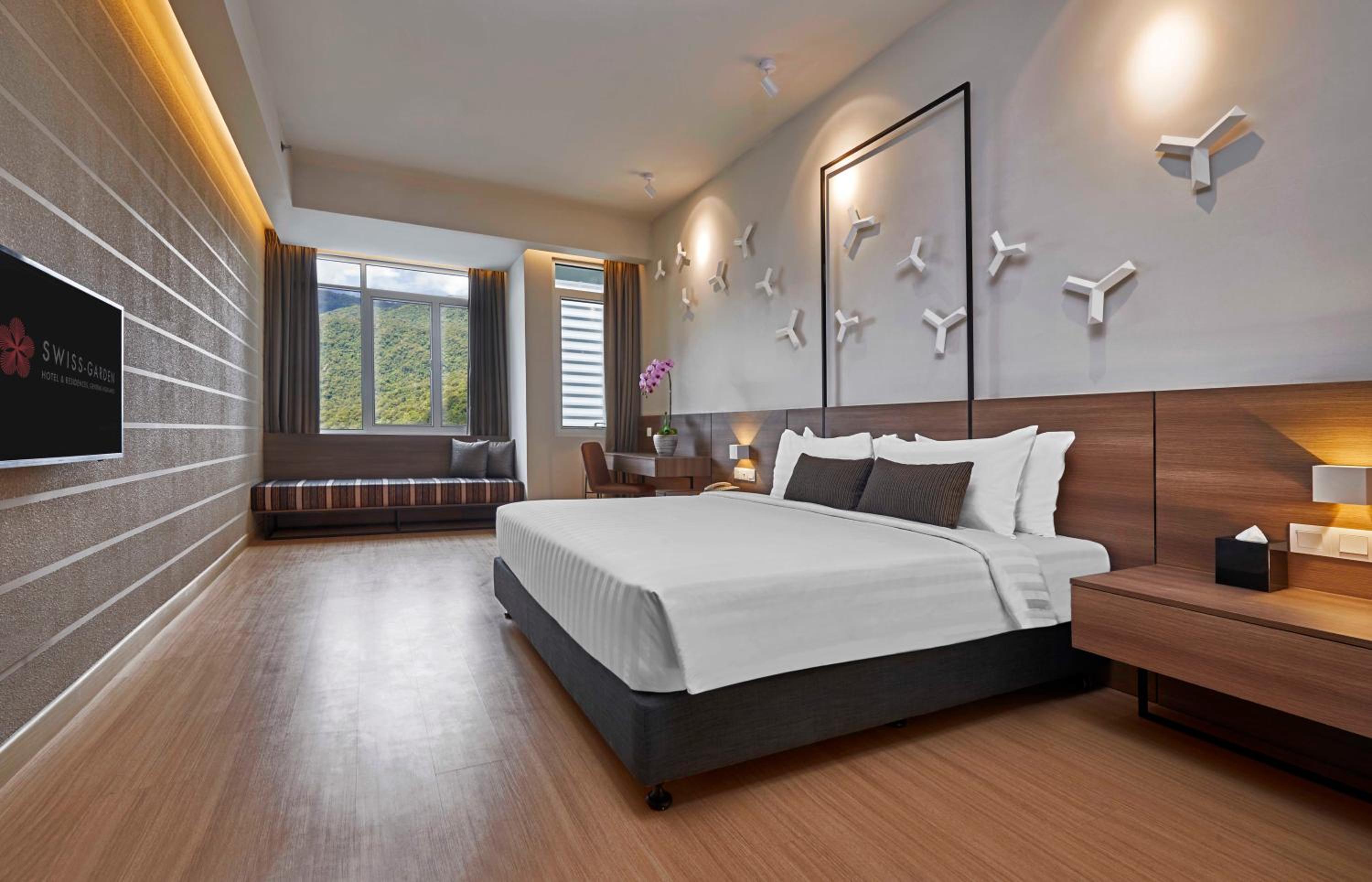 Hideaway Staycation - Deluxe Queen Room