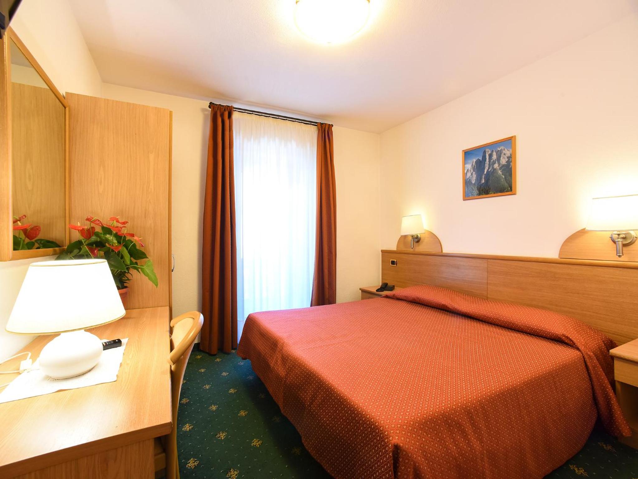 Twin Room with Balcony - Photo 2