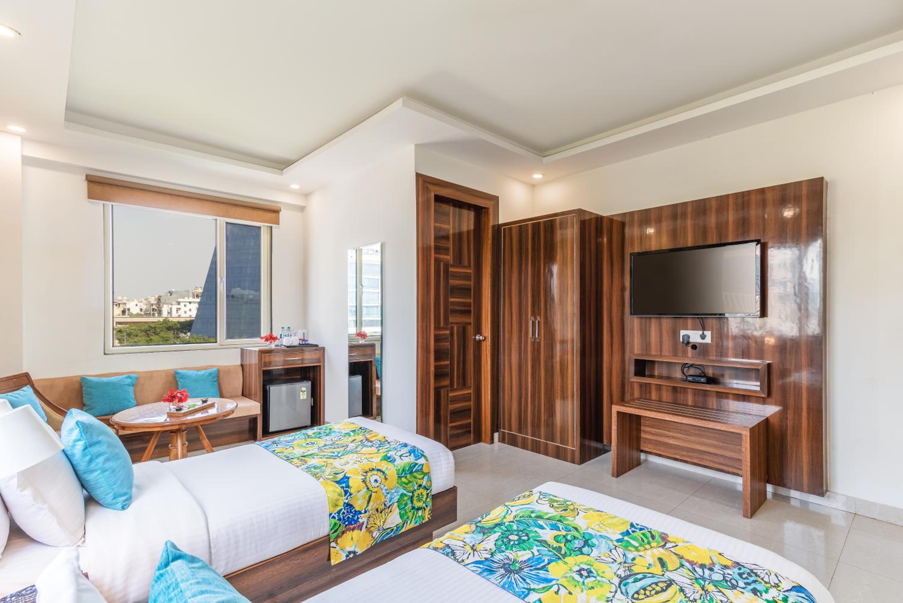 Same Day Use Room for 4 hrs (between 12PM – 6PM) for same day check in and check out with 10% discount on Food & Soft Beverages (at restaurants) photo 3