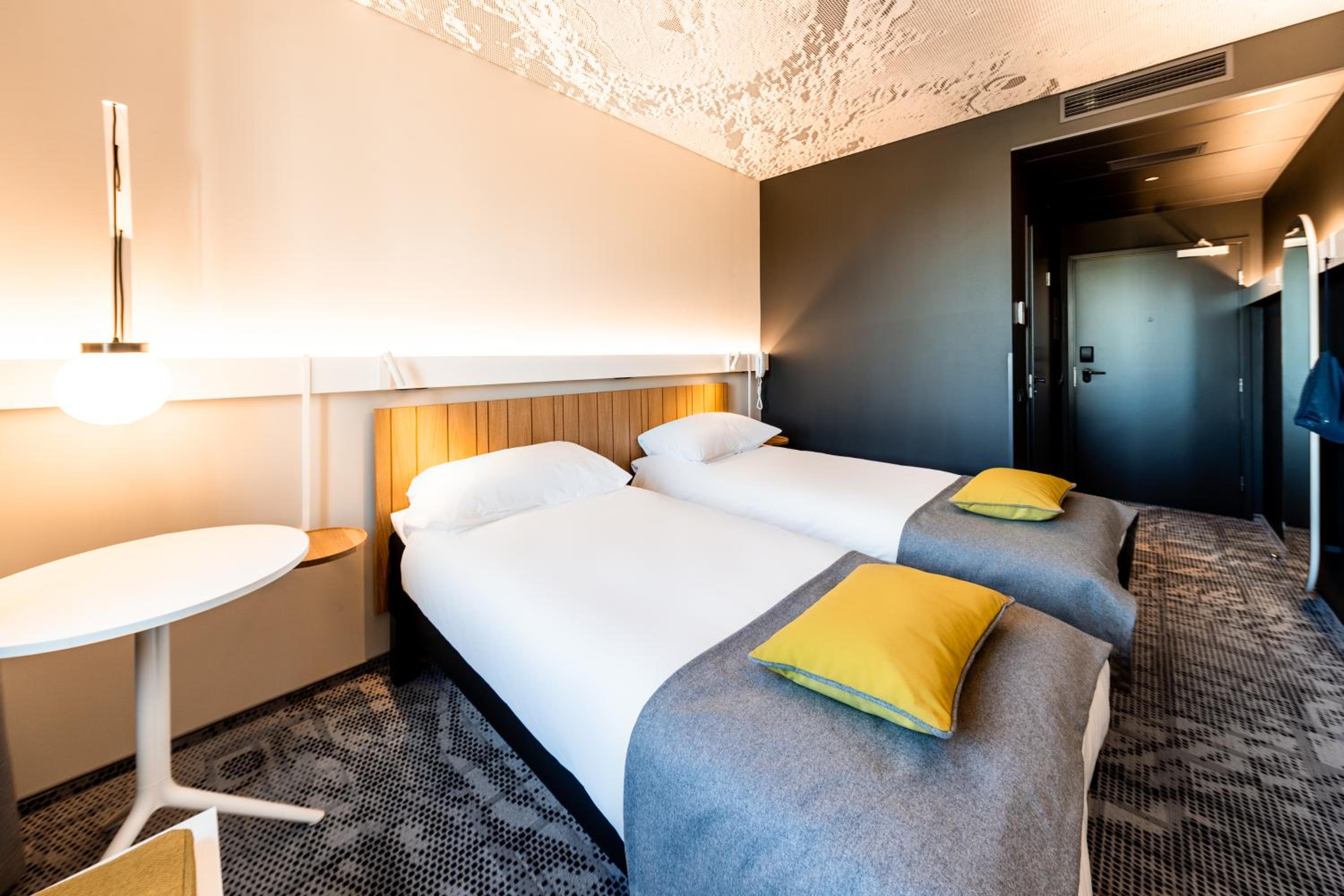 Standard Twin Room - Photo 1