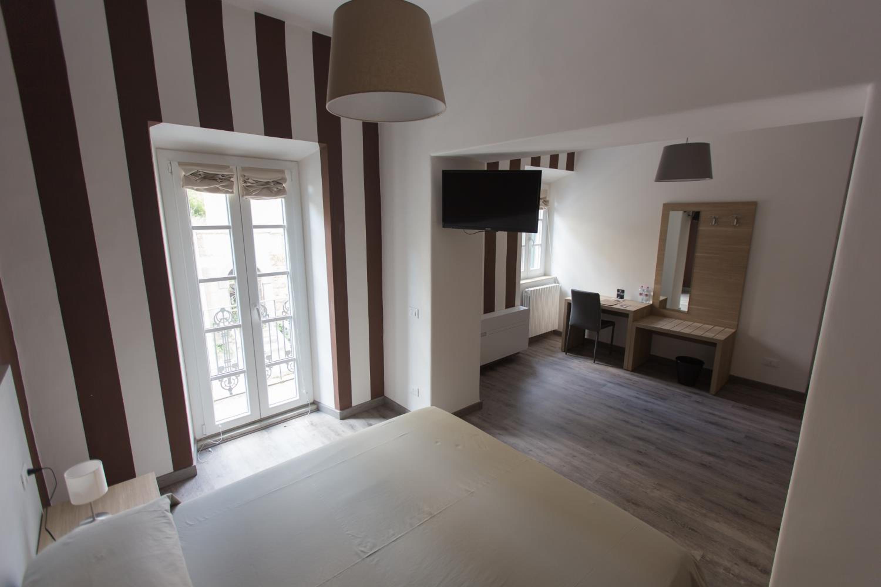 Double or Twin Room with Balcony - Photo 1