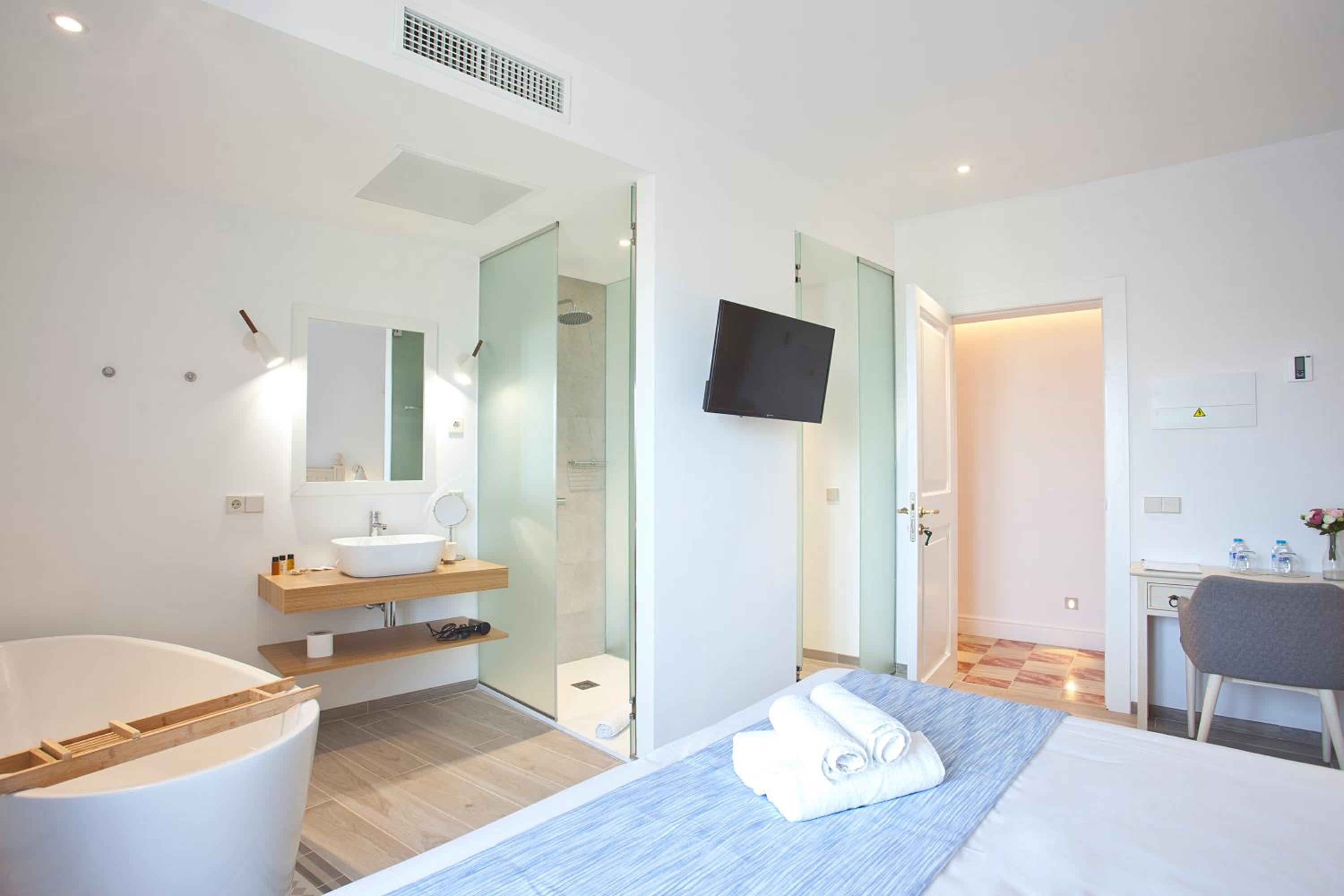 Deluxe Double Room with Bath