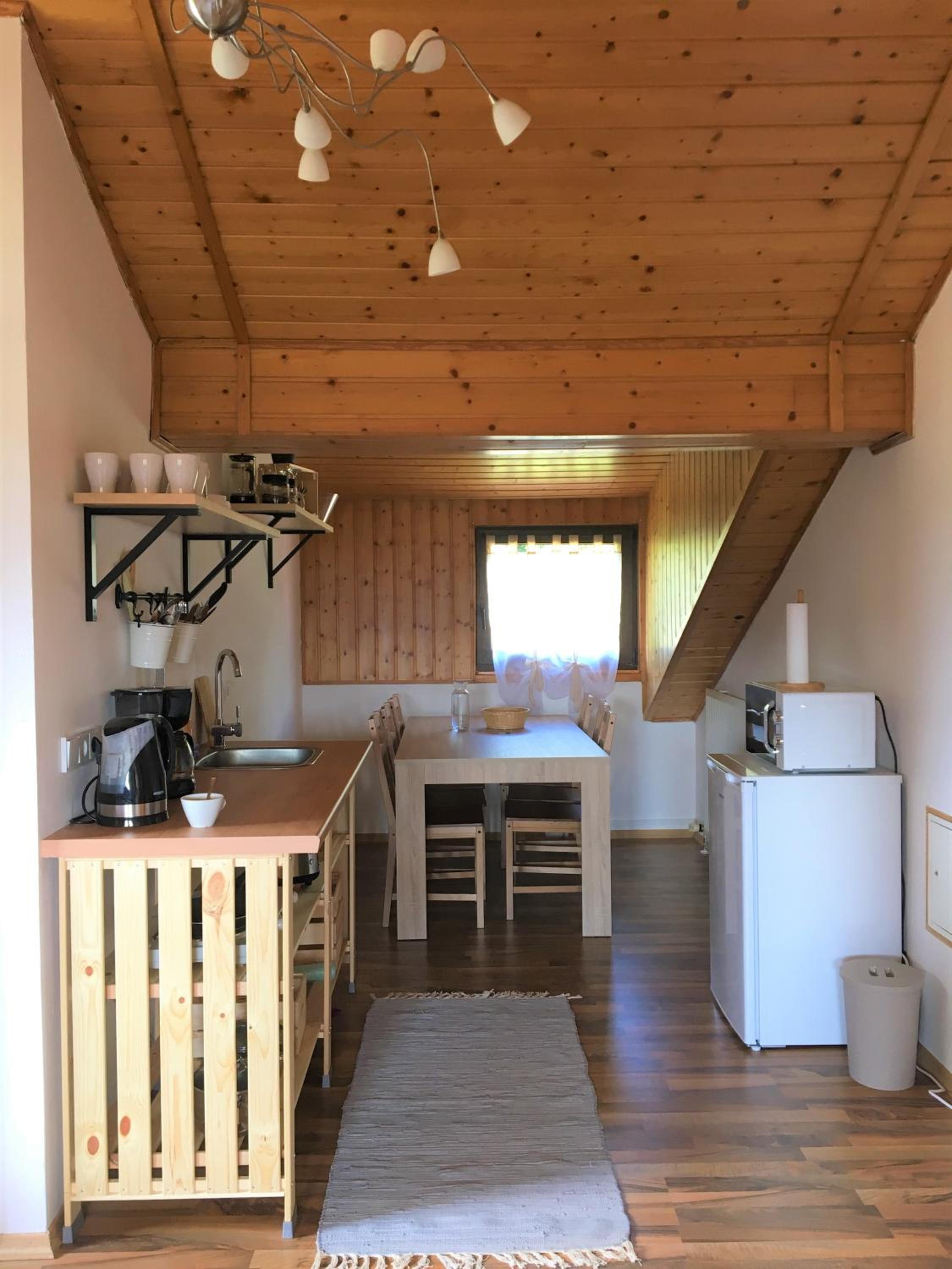 Apartment with Mountain View - Photo 4