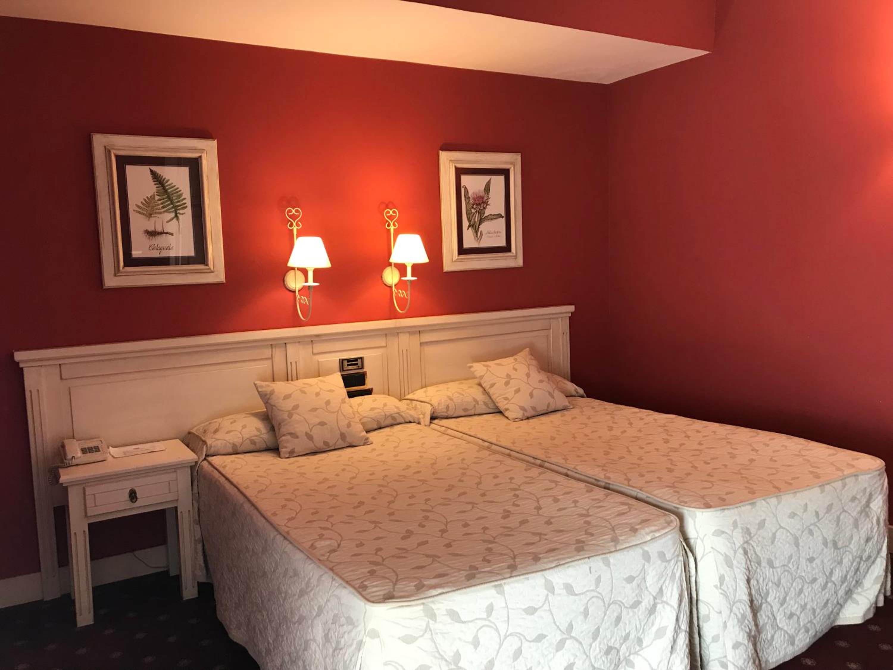 Double or Twin Room - Photo 5