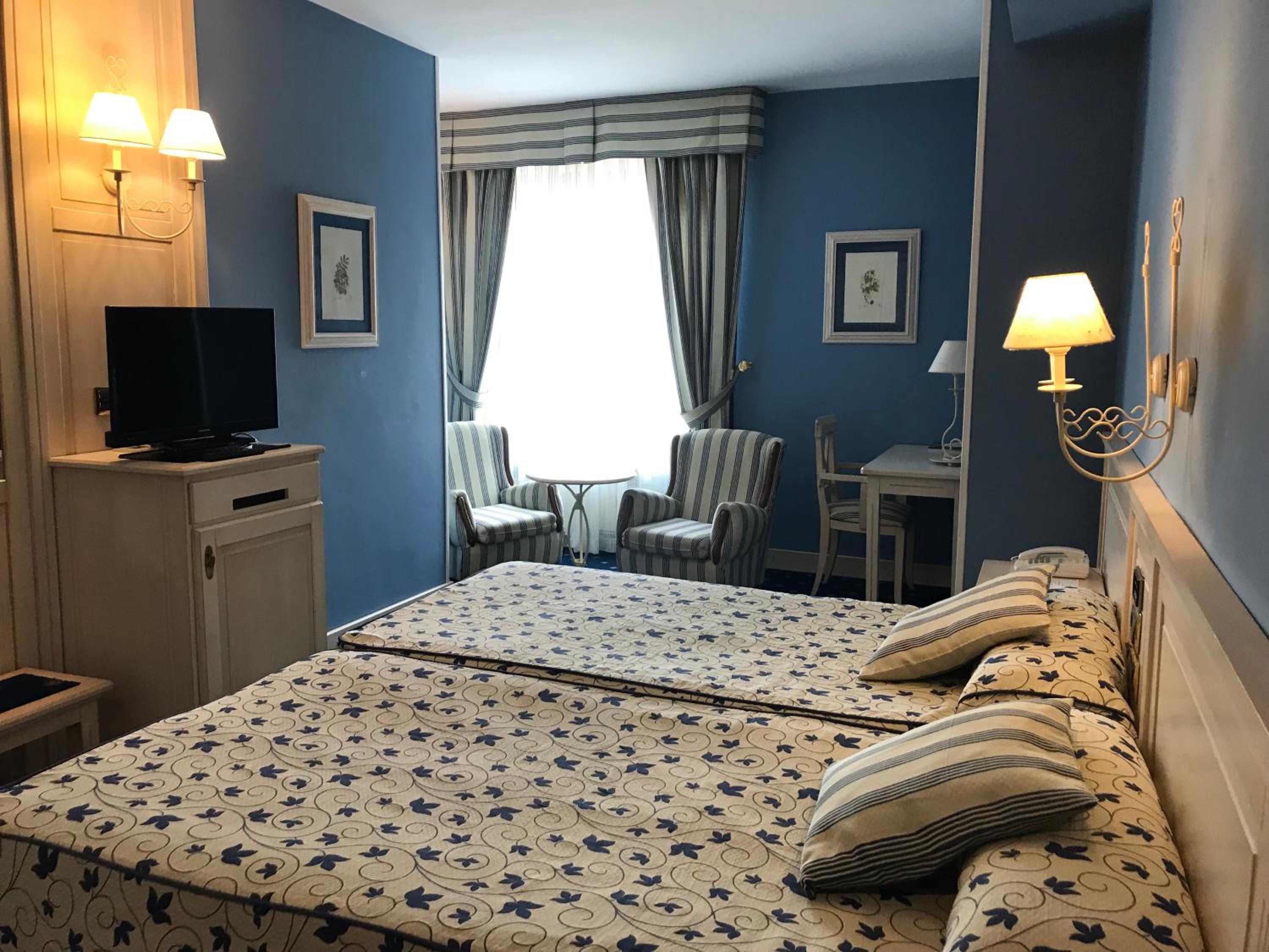 Double or Twin Room - Photo 4