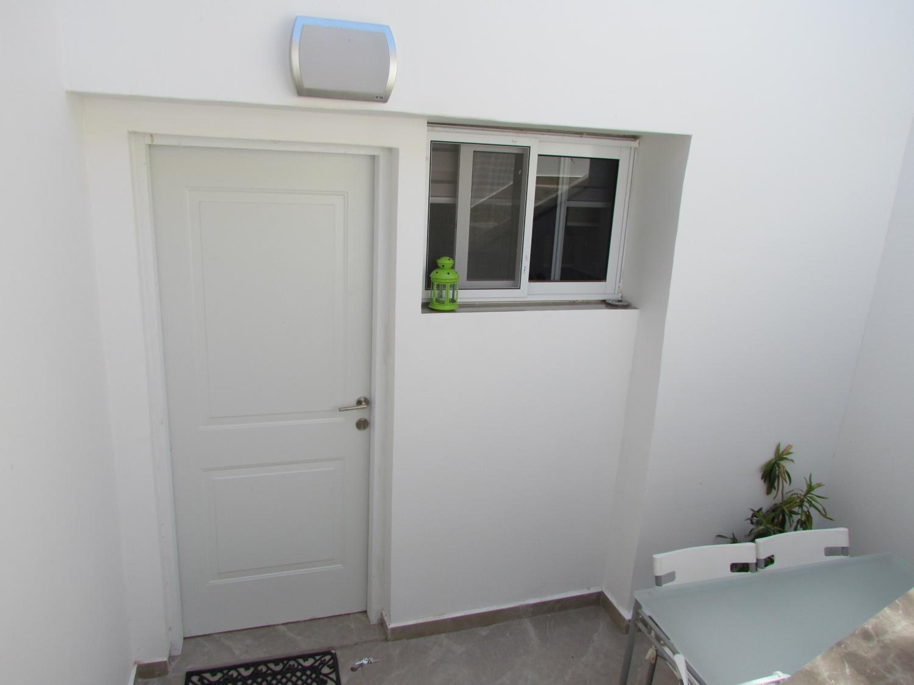 One-Bedroom Apartment - Photo 7