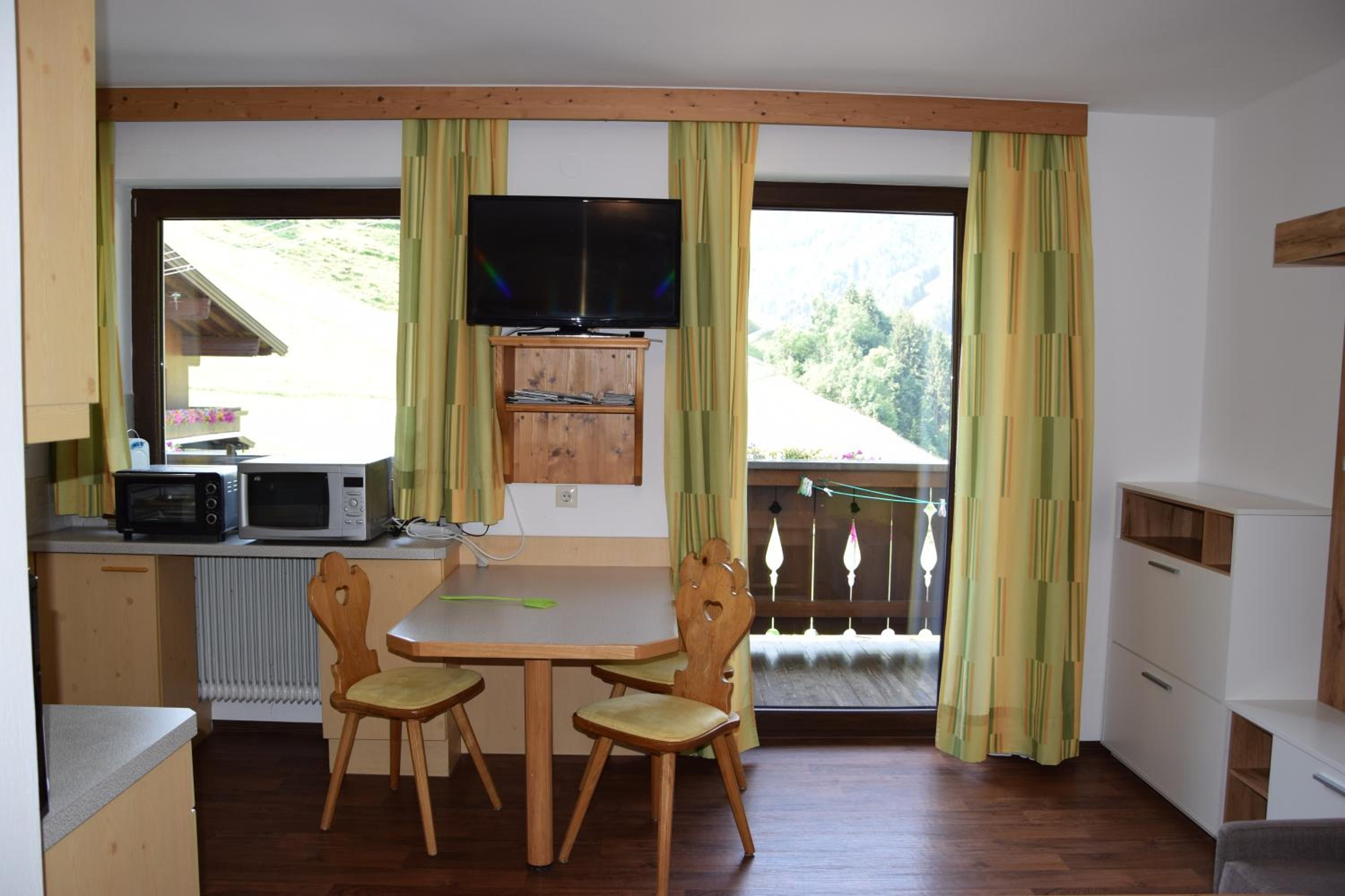 One-Bedroom Apartment with Balcony photo 2