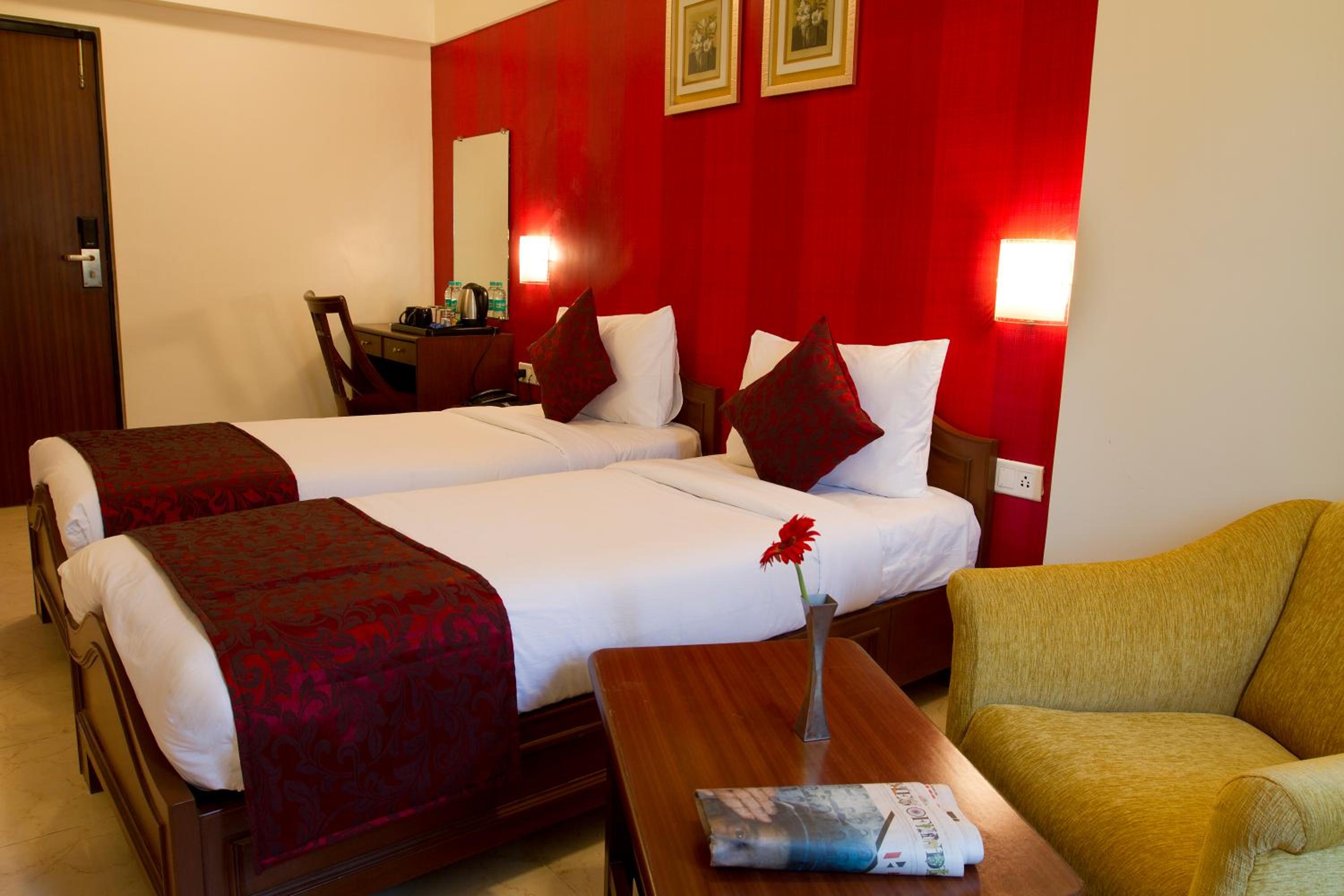 Standard Twin Room - Photo 1