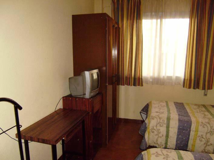 Standard Double or Twin Room - Photo 6