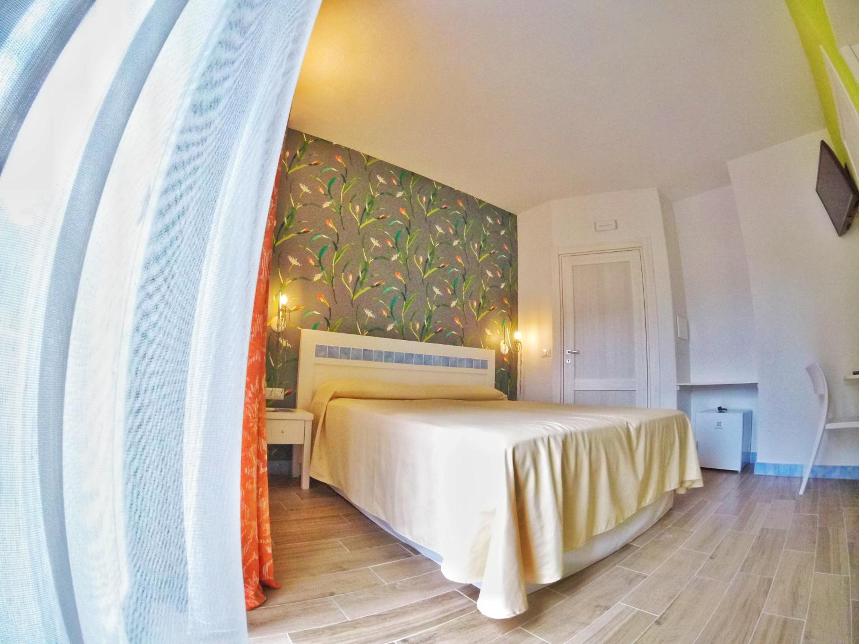 Deluxe Double or Twin Room with Balcony - Photo 4