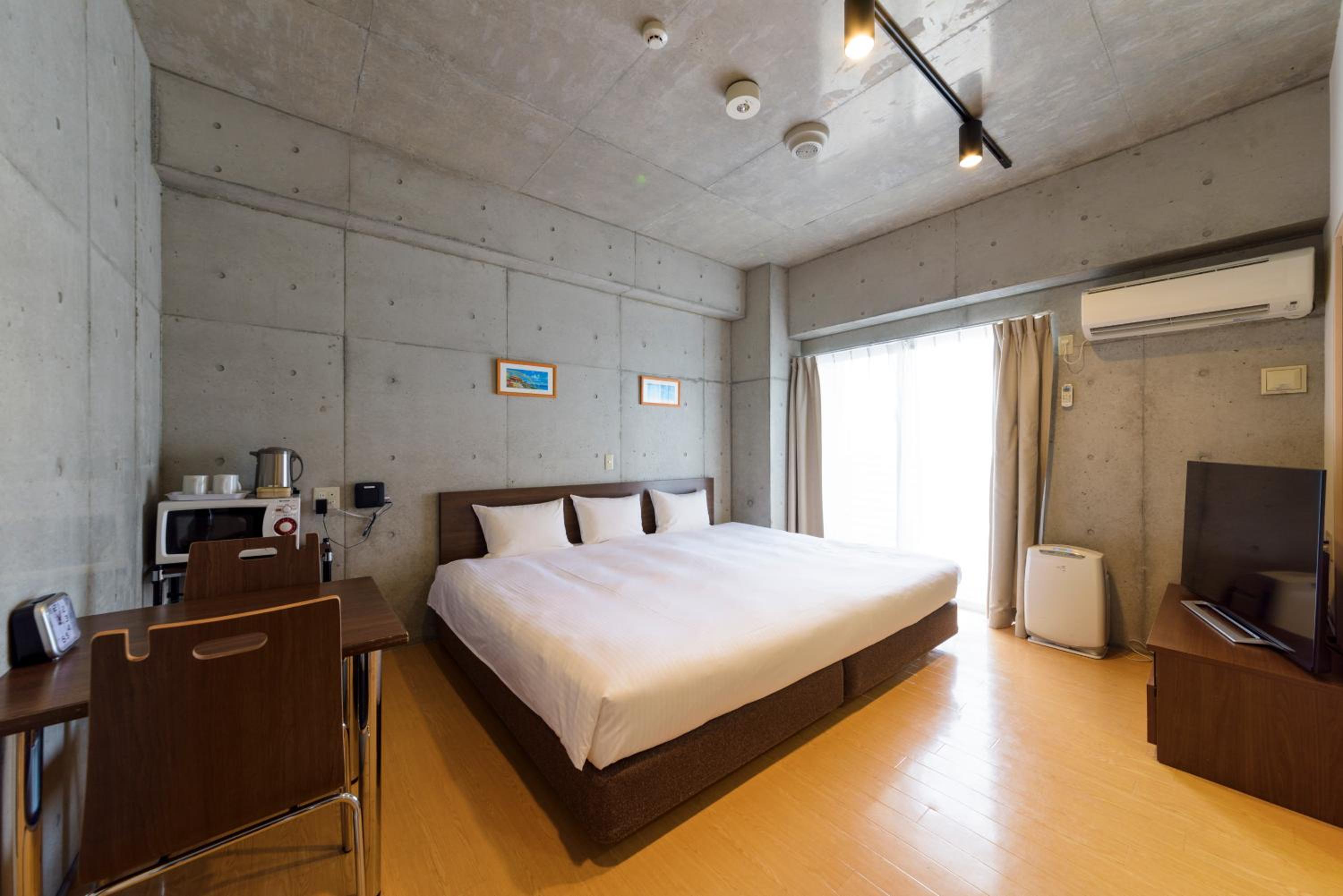 Comfort King Room -Main Building -Non-Smoking -Infants not accepted photo 1