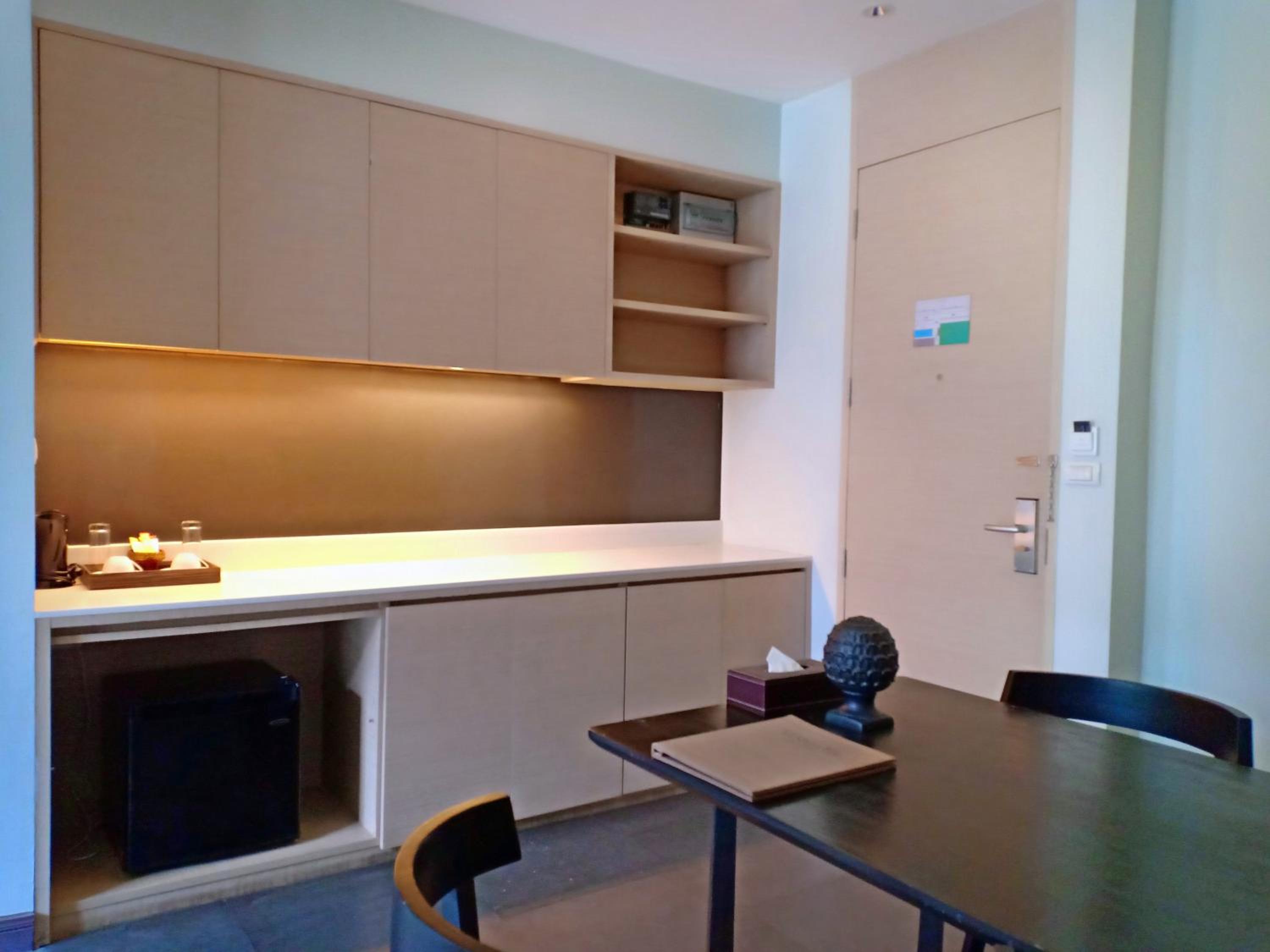 Executive Suite - Photo 4