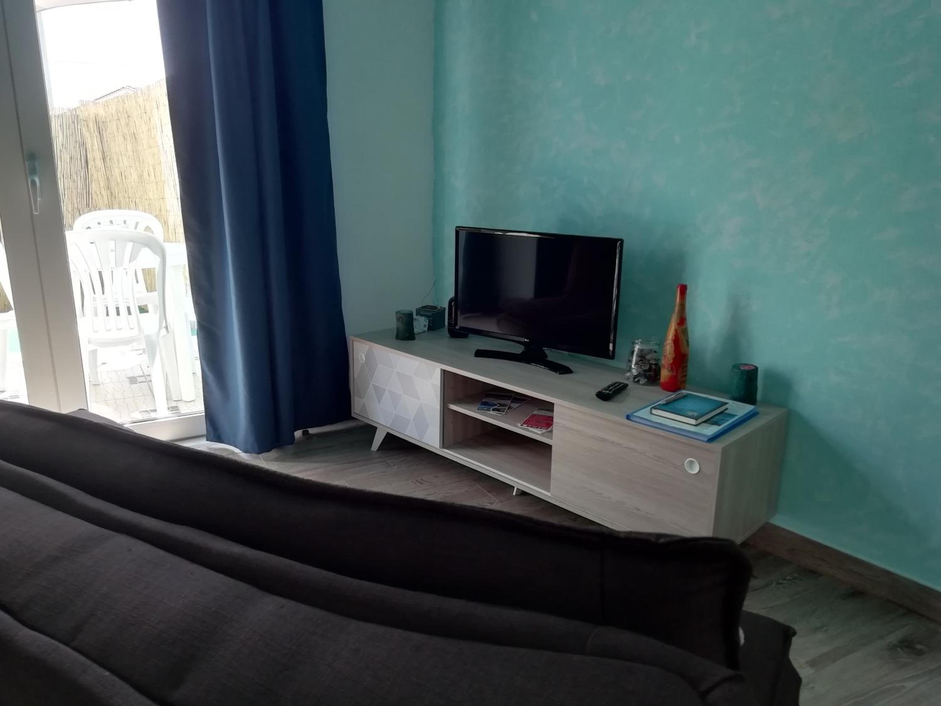 One-Bedroom House photo 1