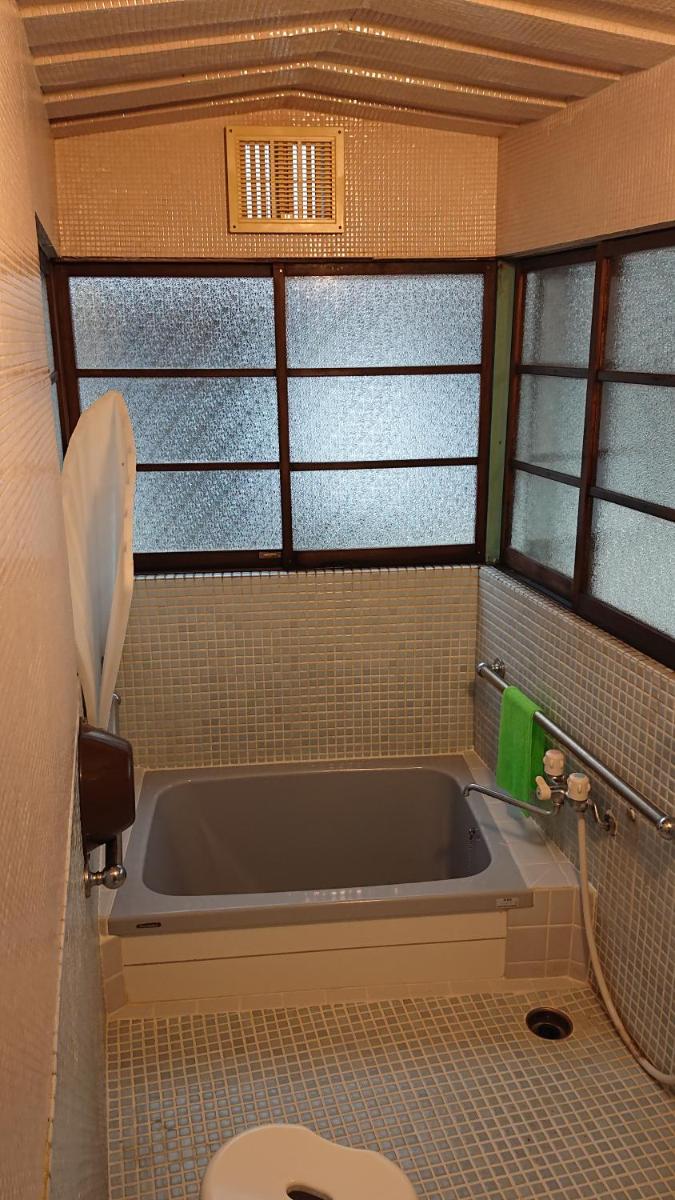Standard Japanese-Style Room with Shared Bathroom photo 3
