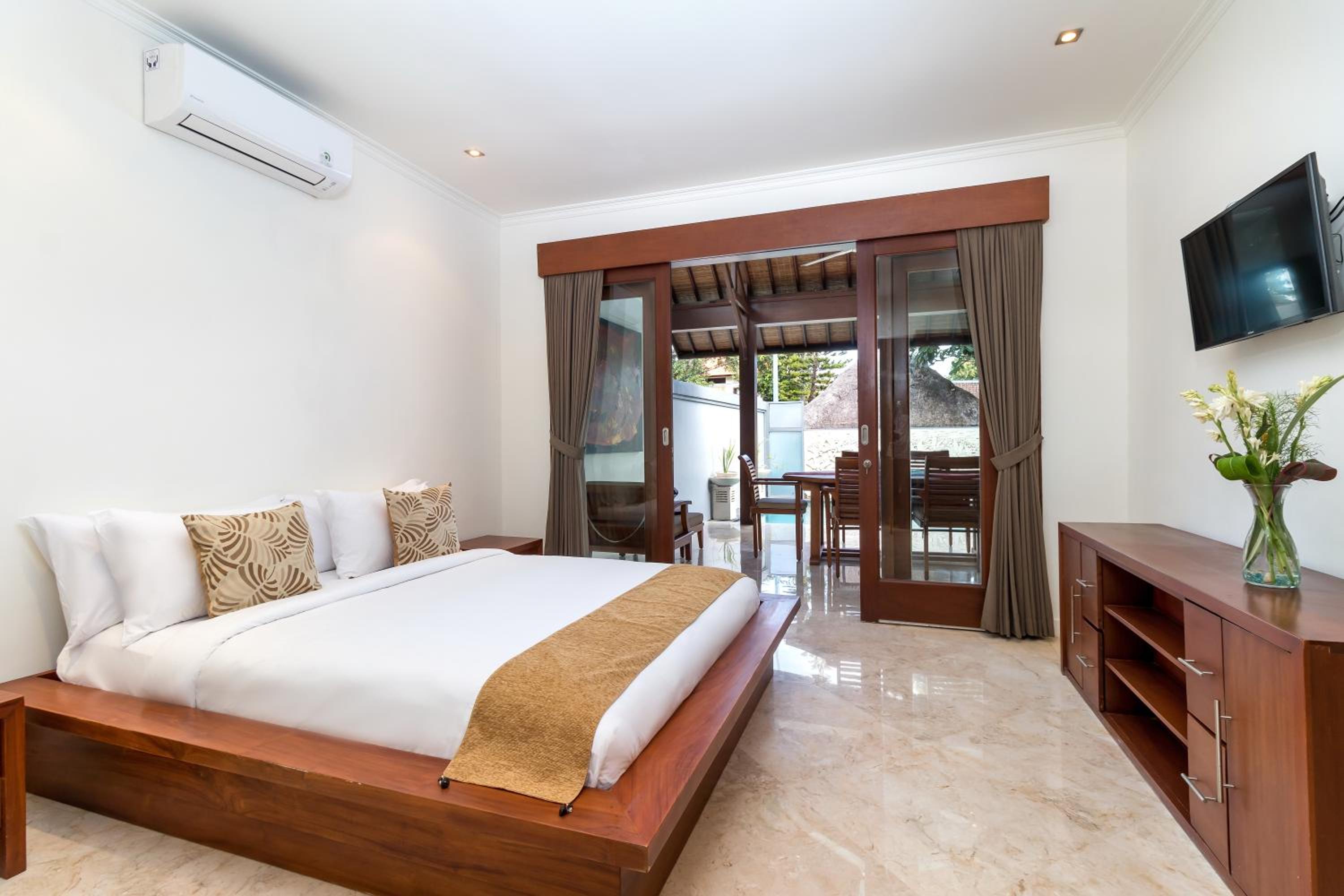Three-Bedroom Villa - Photo 13