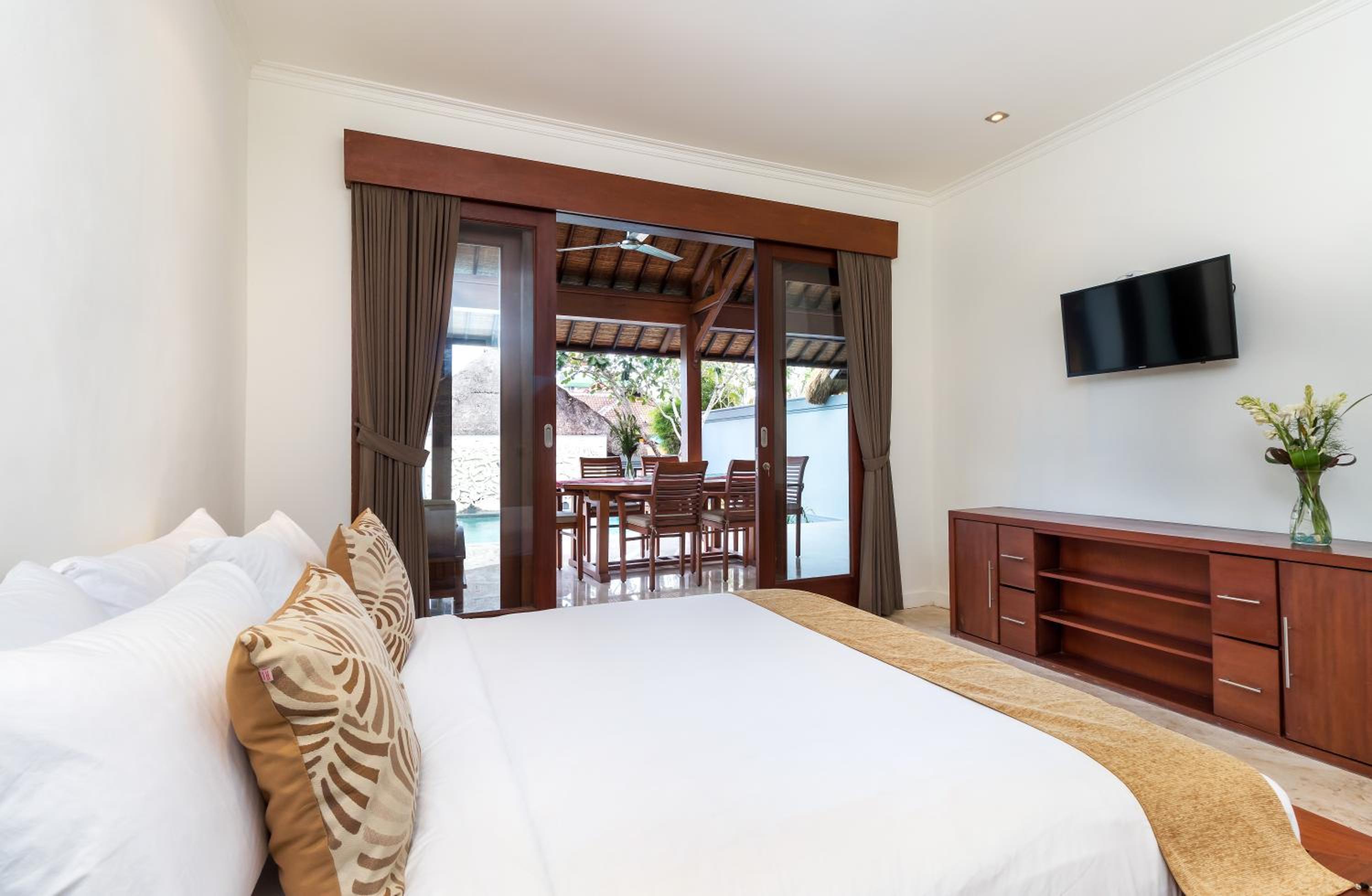 Three-Bedroom Villa - Photo 32