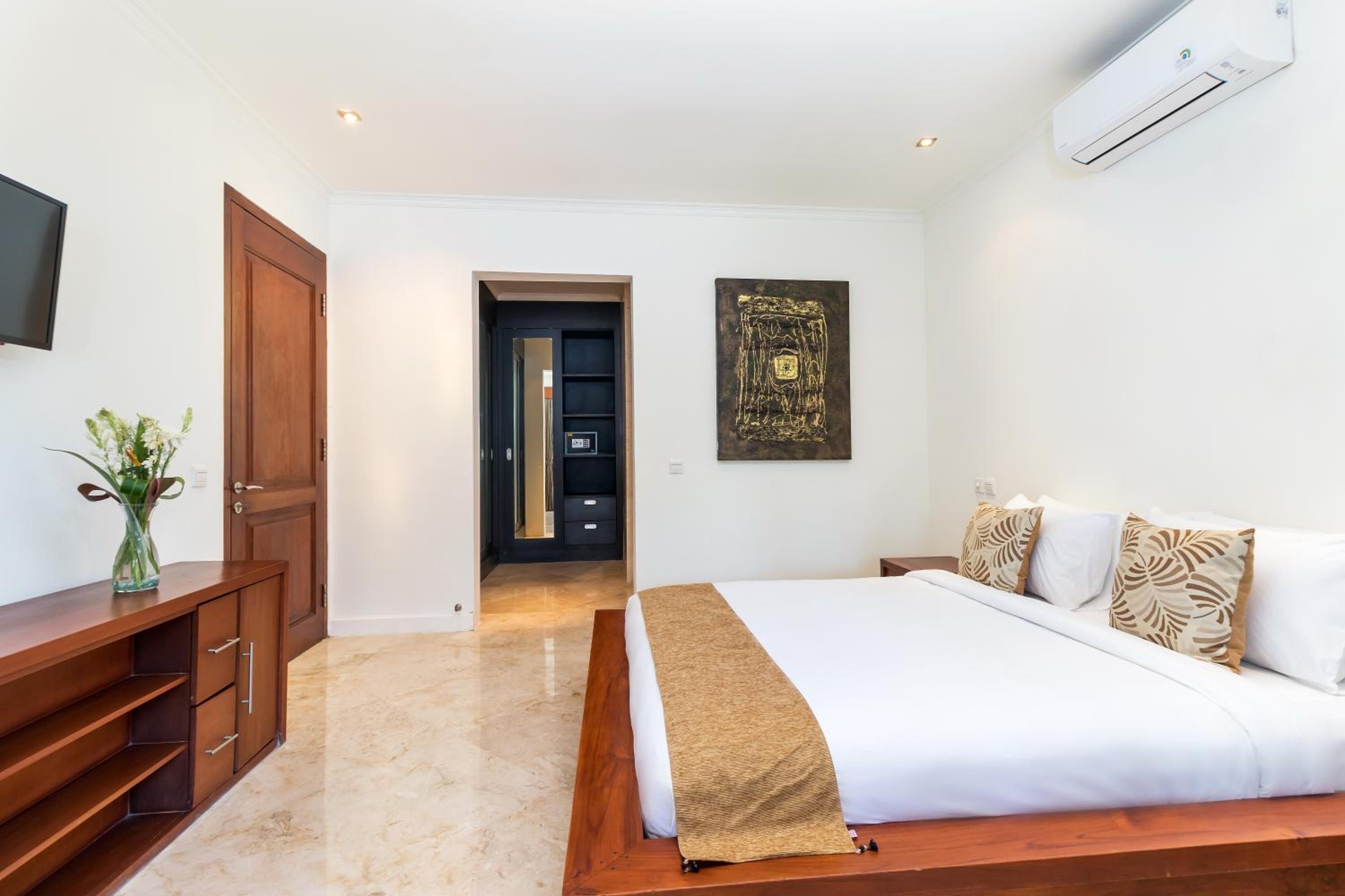 Three-Bedroom Villa - Photo 30
