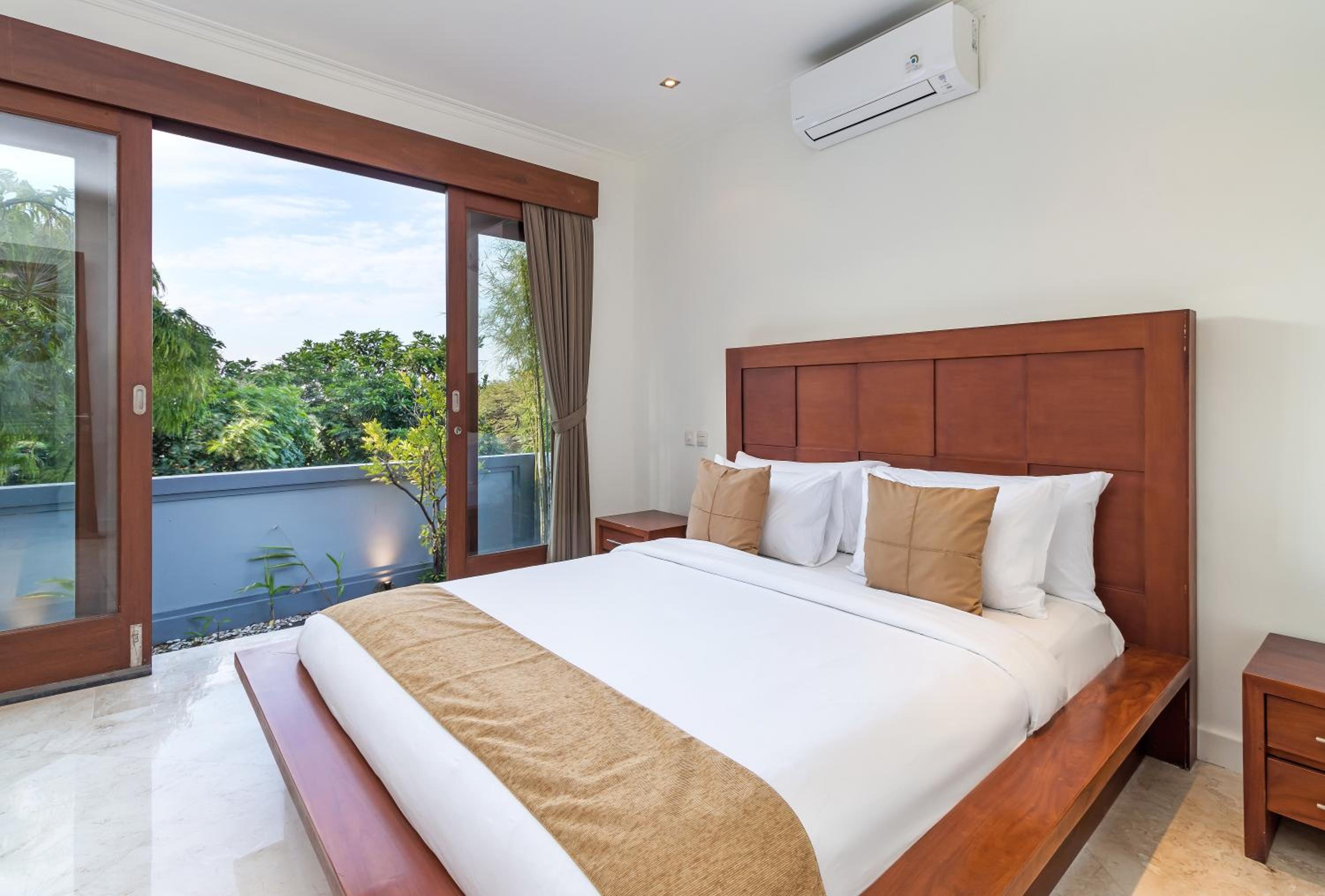 Three-Bedroom Villa - Photo 23