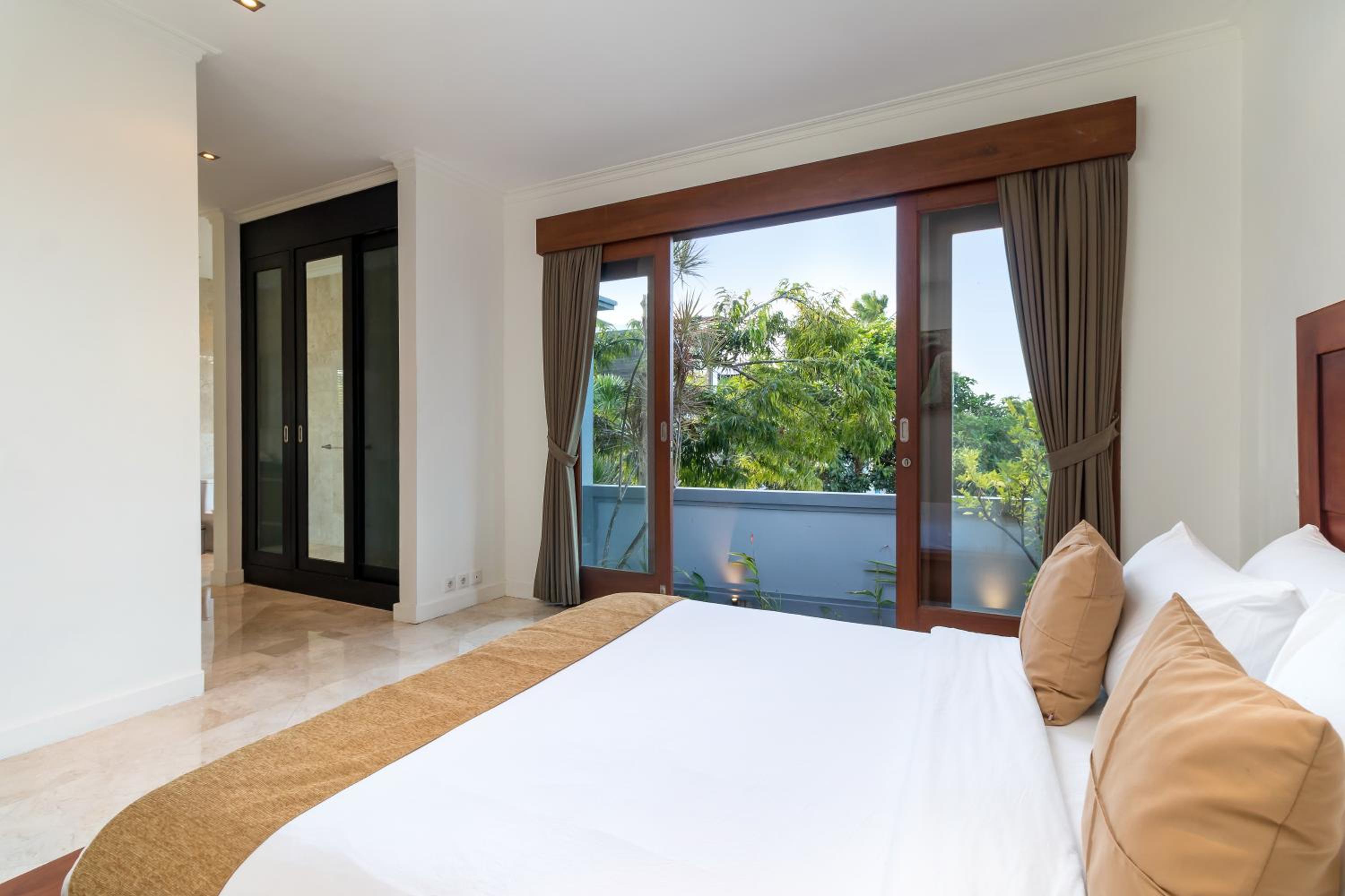 Three-Bedroom Villa - Photo 25