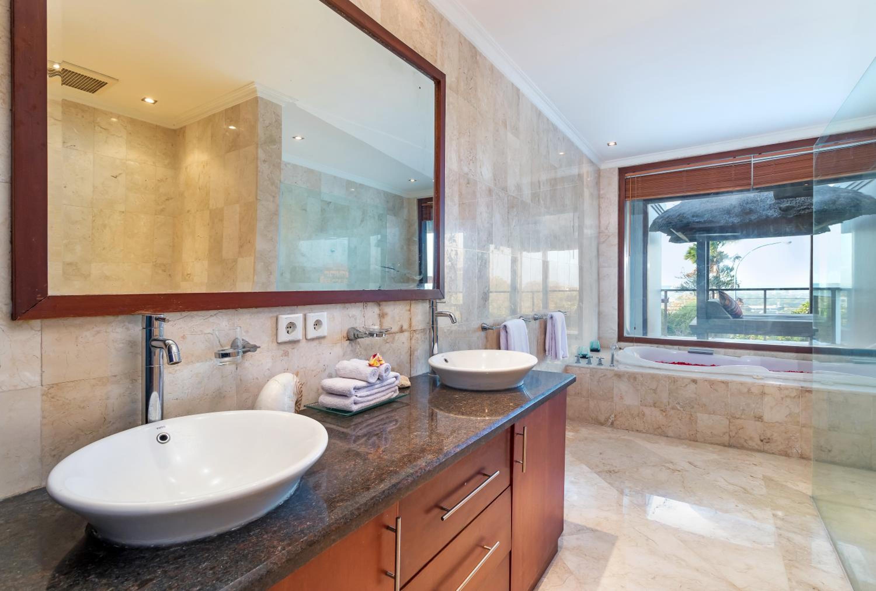 Three-Bedroom Villa - Photo 2