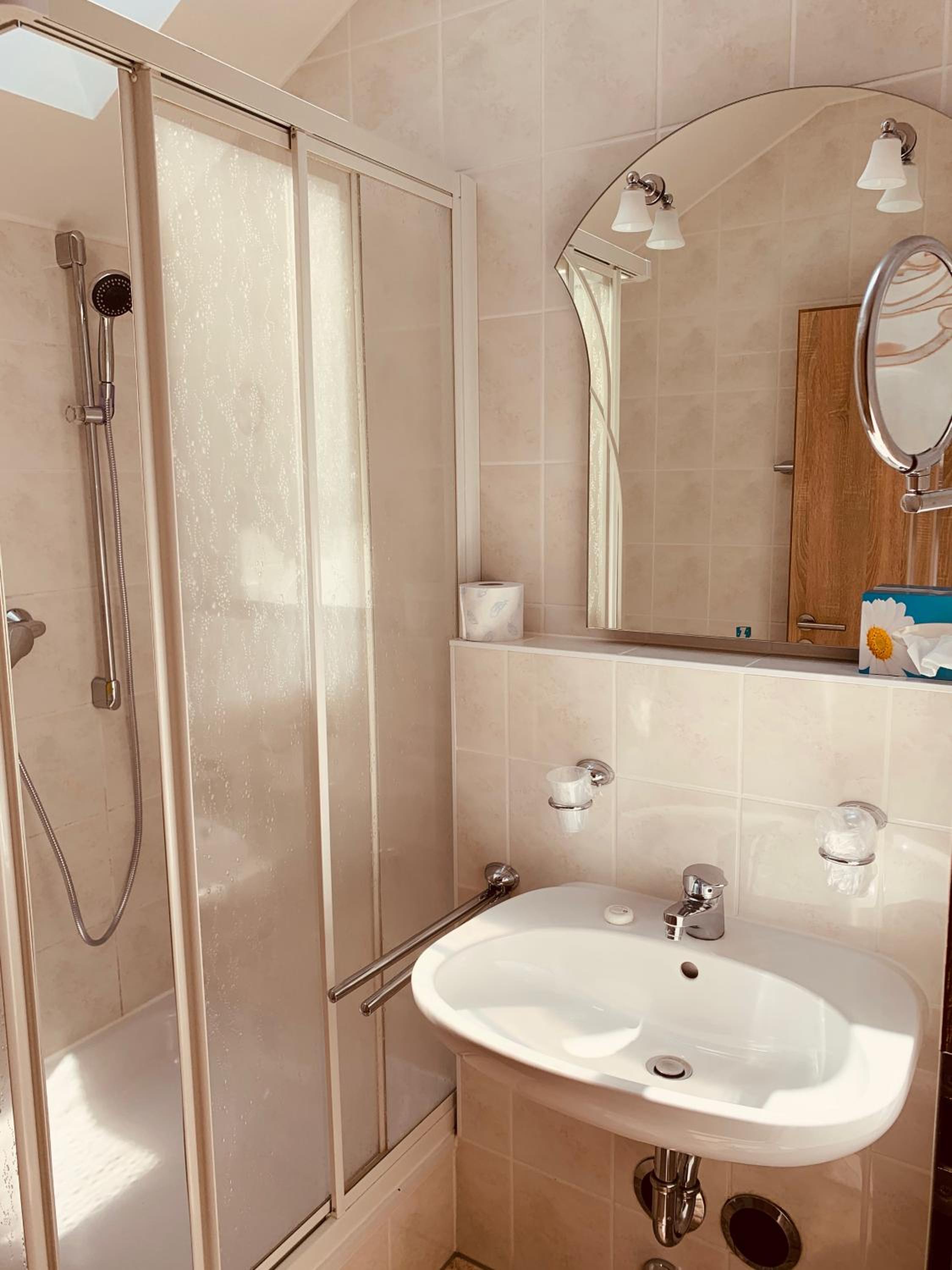 Double Room - Photo 8