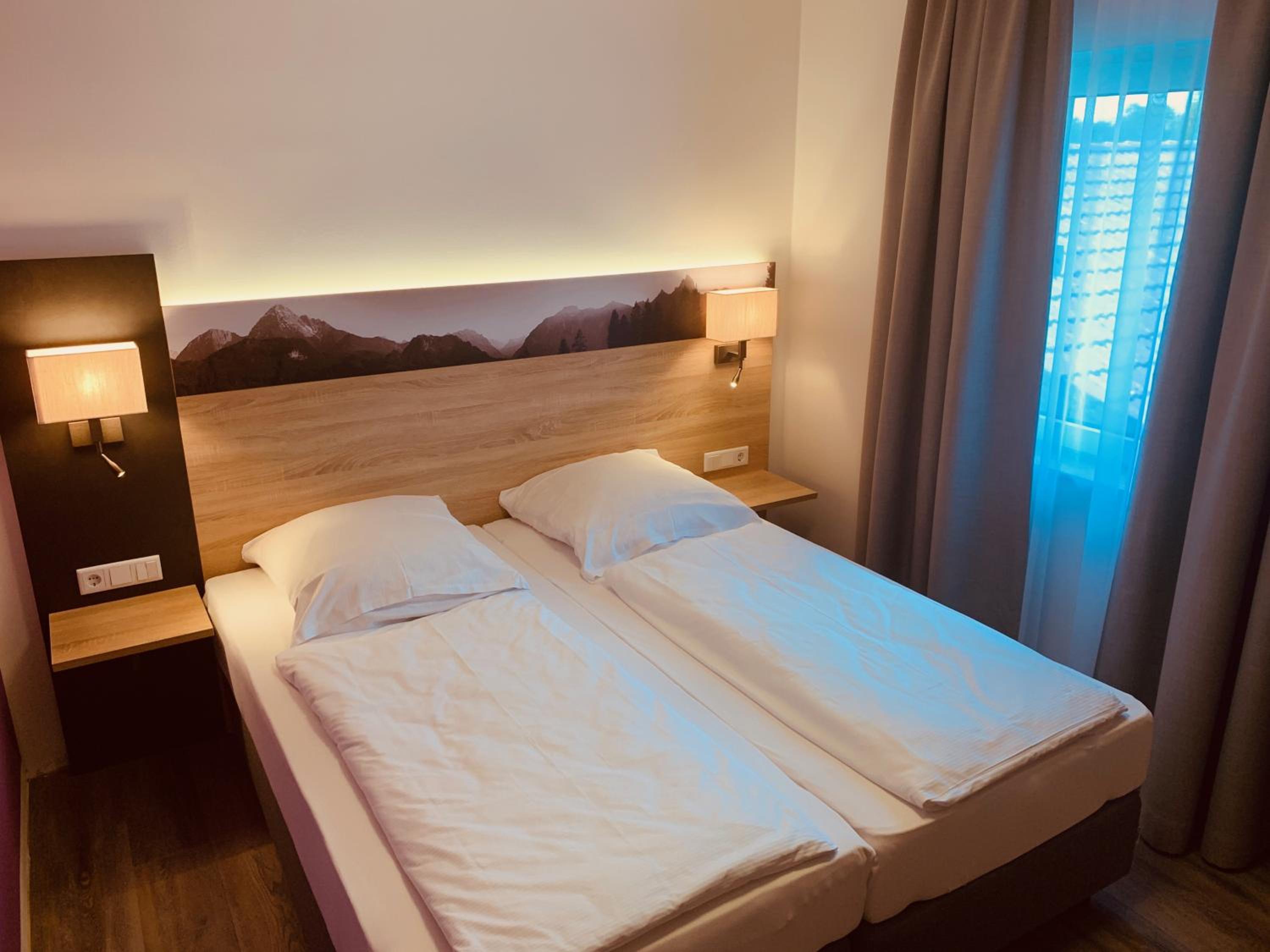 One-Bedroom Suite - Photo 4