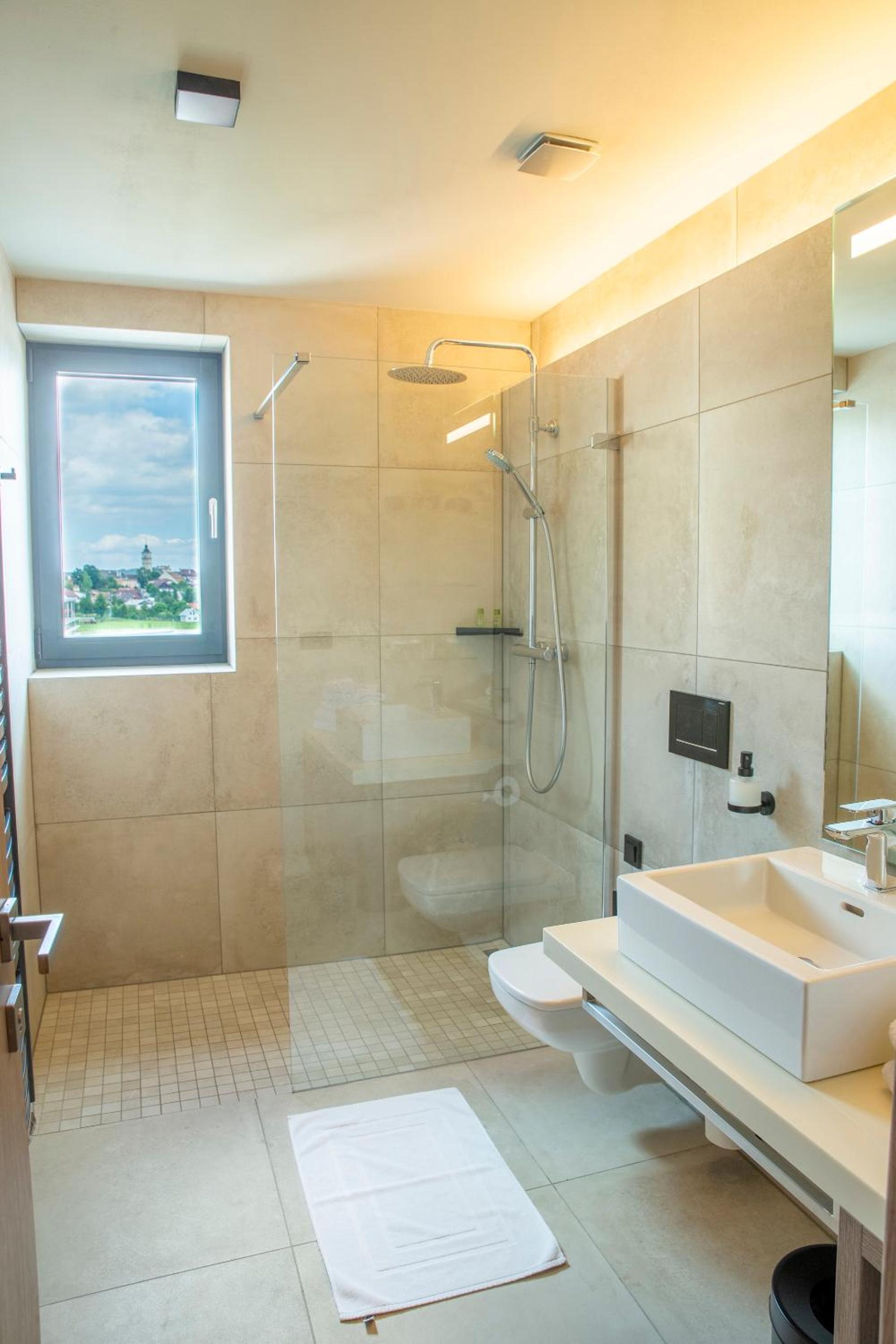 Standard Double Room - Photo 9